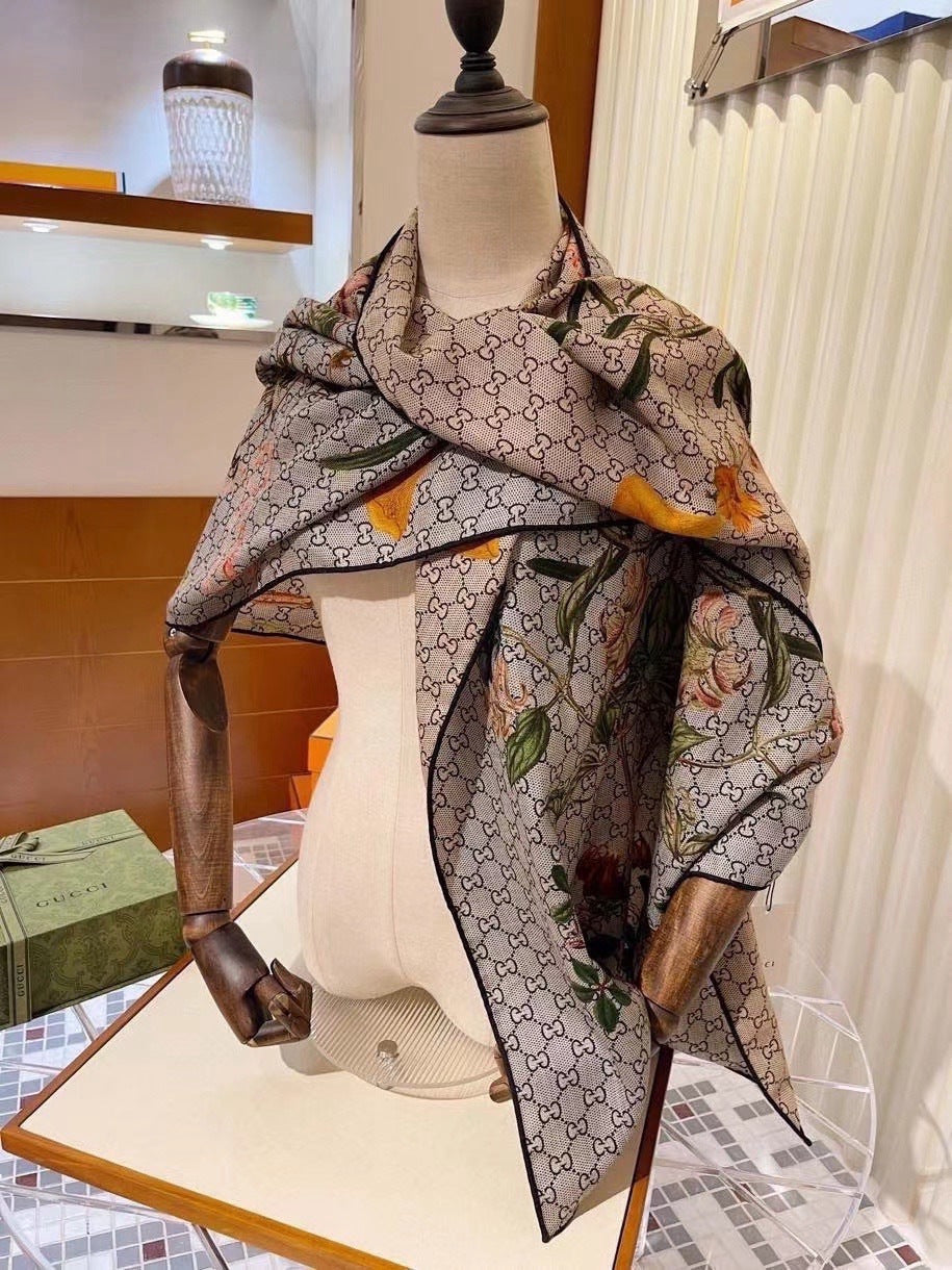 GUCCI 26S SCARF 180 IN CASHMERE 316718