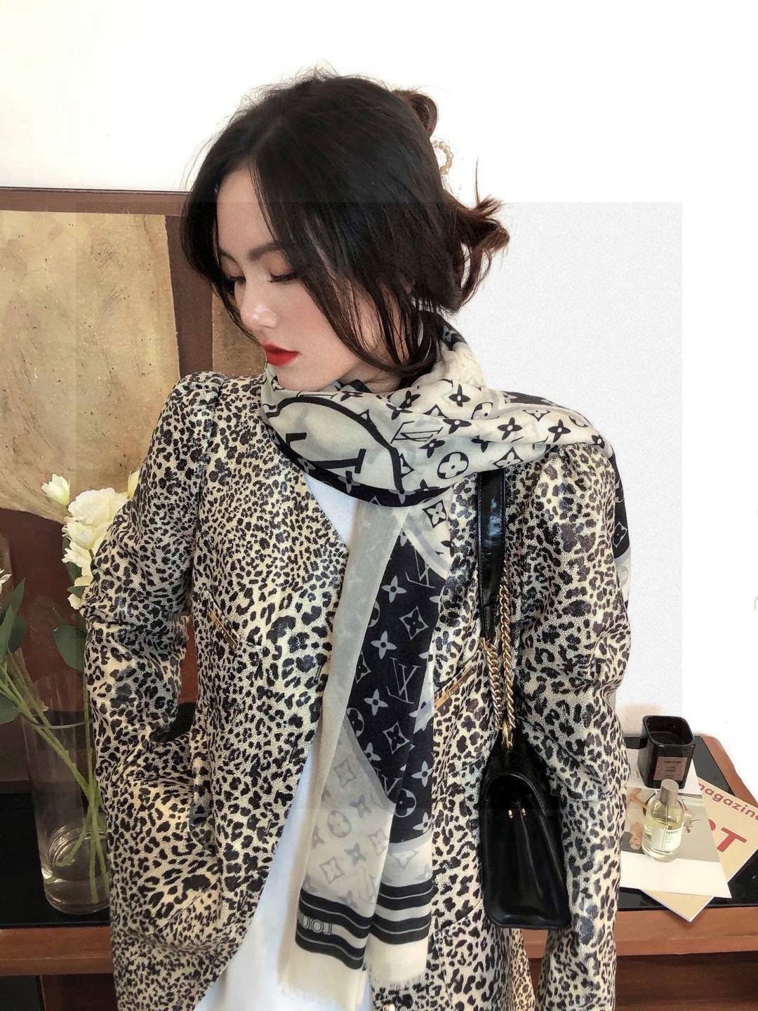 LV 26S SCARF 200 IN CASHMERE AND SILK 316730