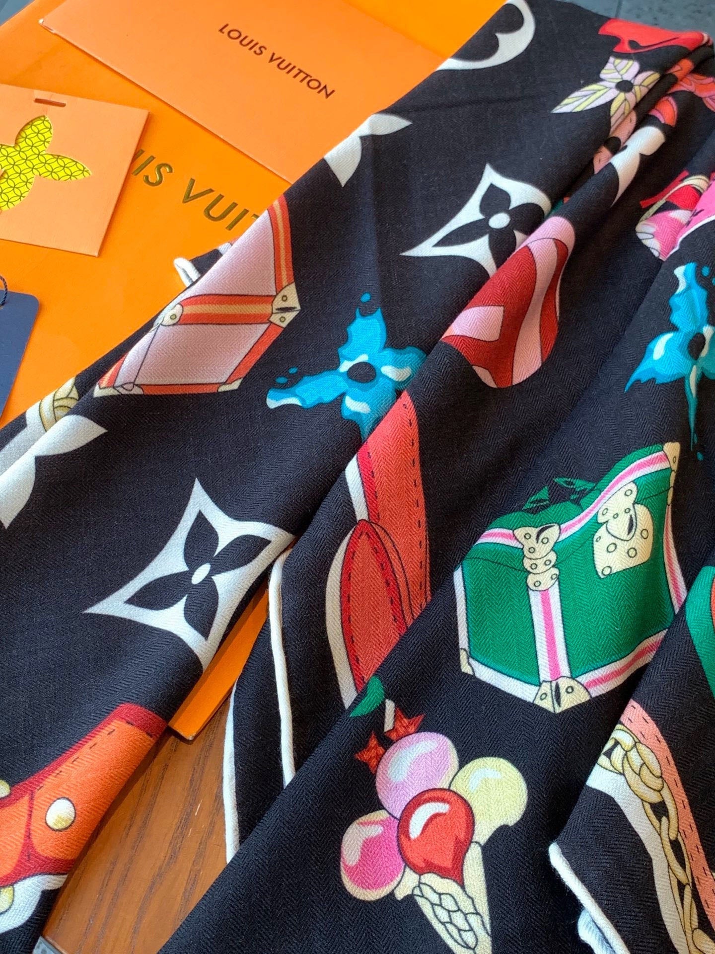 LV 26S SCARF 135 IN CASHMERE AND SILK 316736