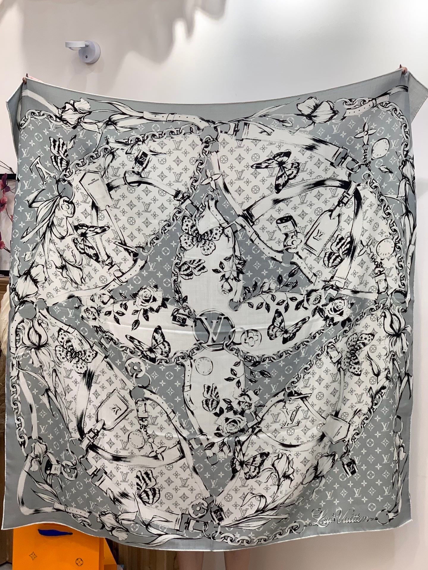 LV 26S SCARF 135 IN CASHMERE AND SILK 316781