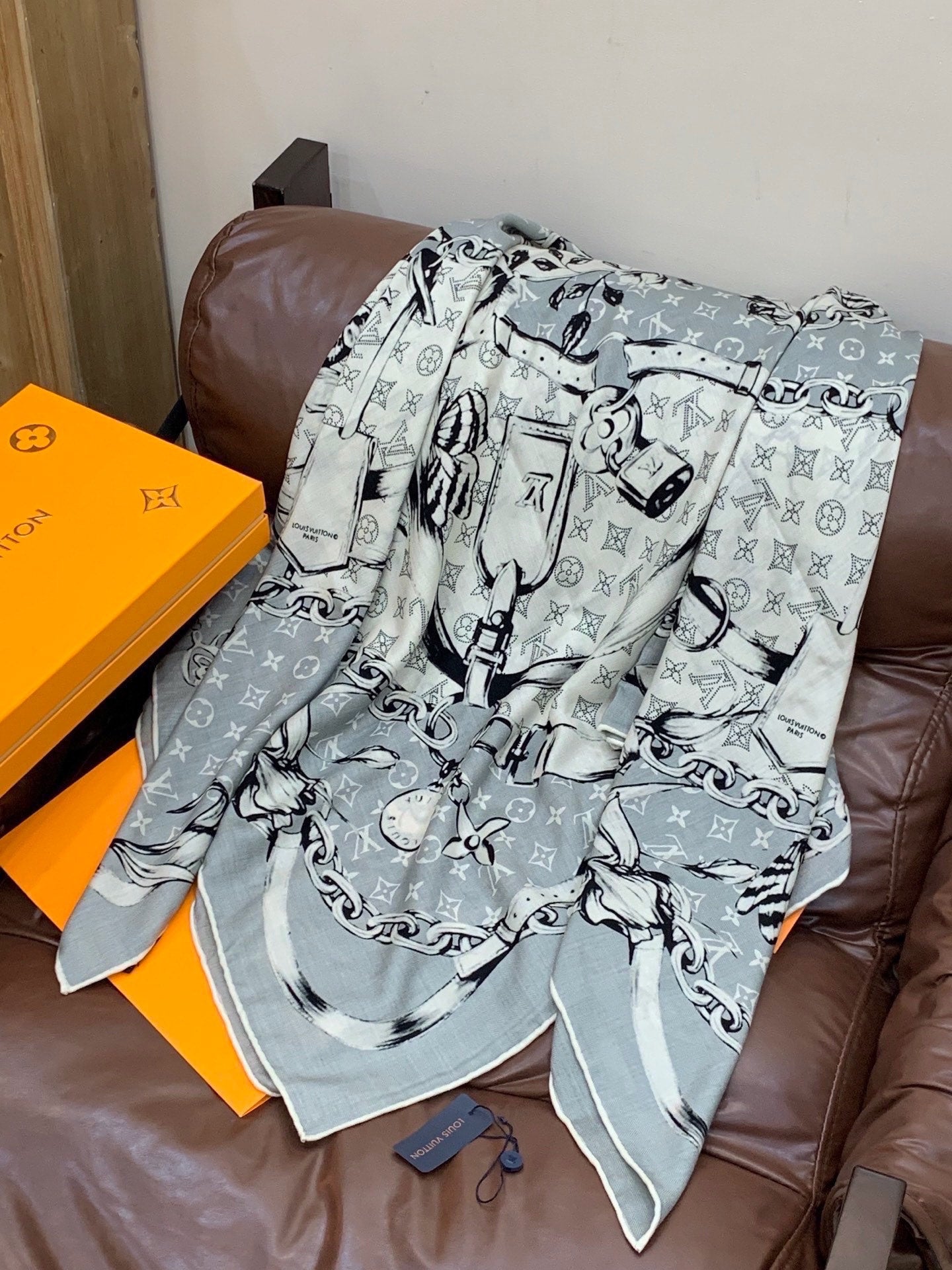 LV 26S SCARF 135 IN CASHMERE AND SILK 316781