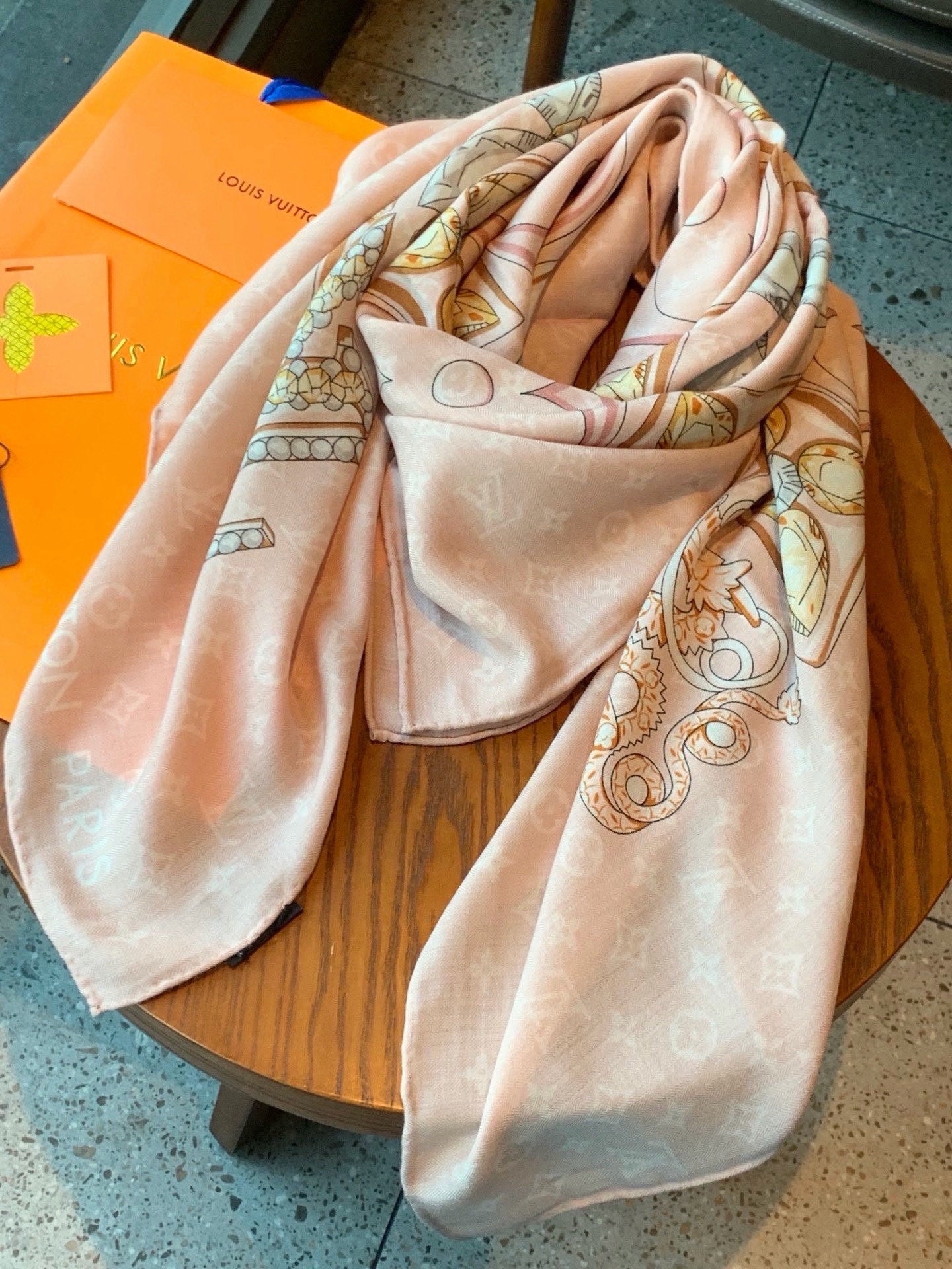 LV 26S SCARF 135 IN CASHMERE AND SILK 319846