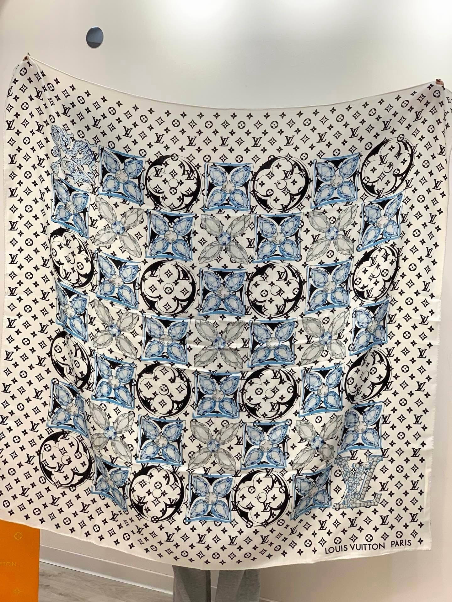 LV 26S SCARF 135 IN CASHMERE AND SILK 319848