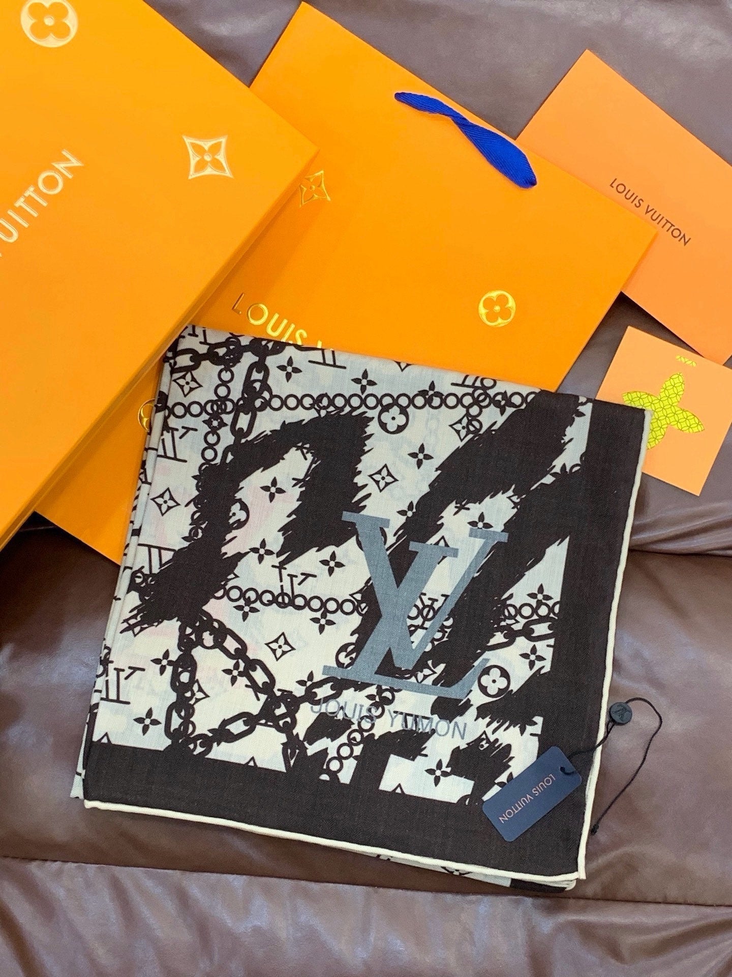 LV 26S SCARF 135 IN CASHMERE AND SILK 319868