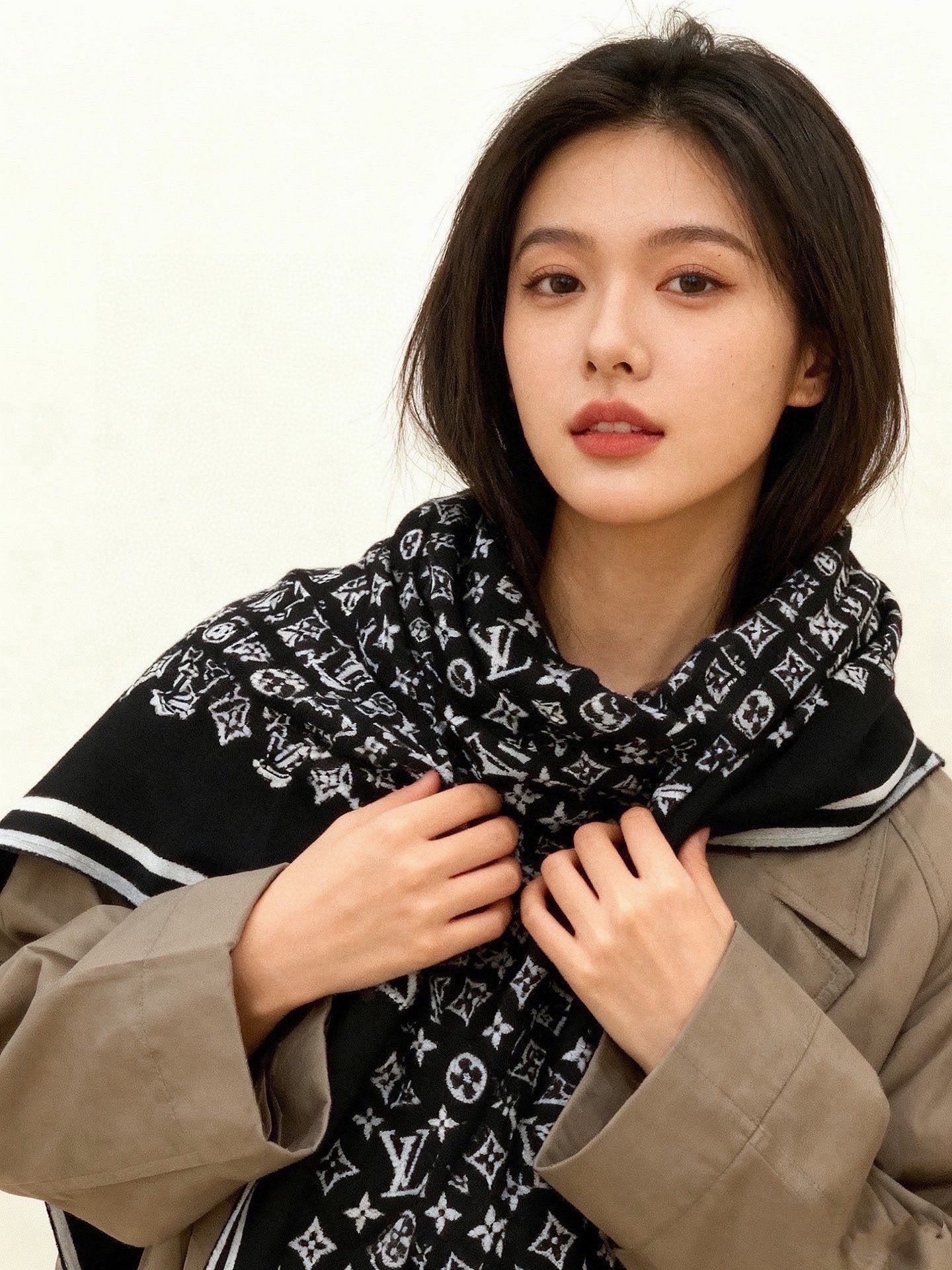 LV 26S SCARF 135 IN CASHMERE AND SILK 320926
