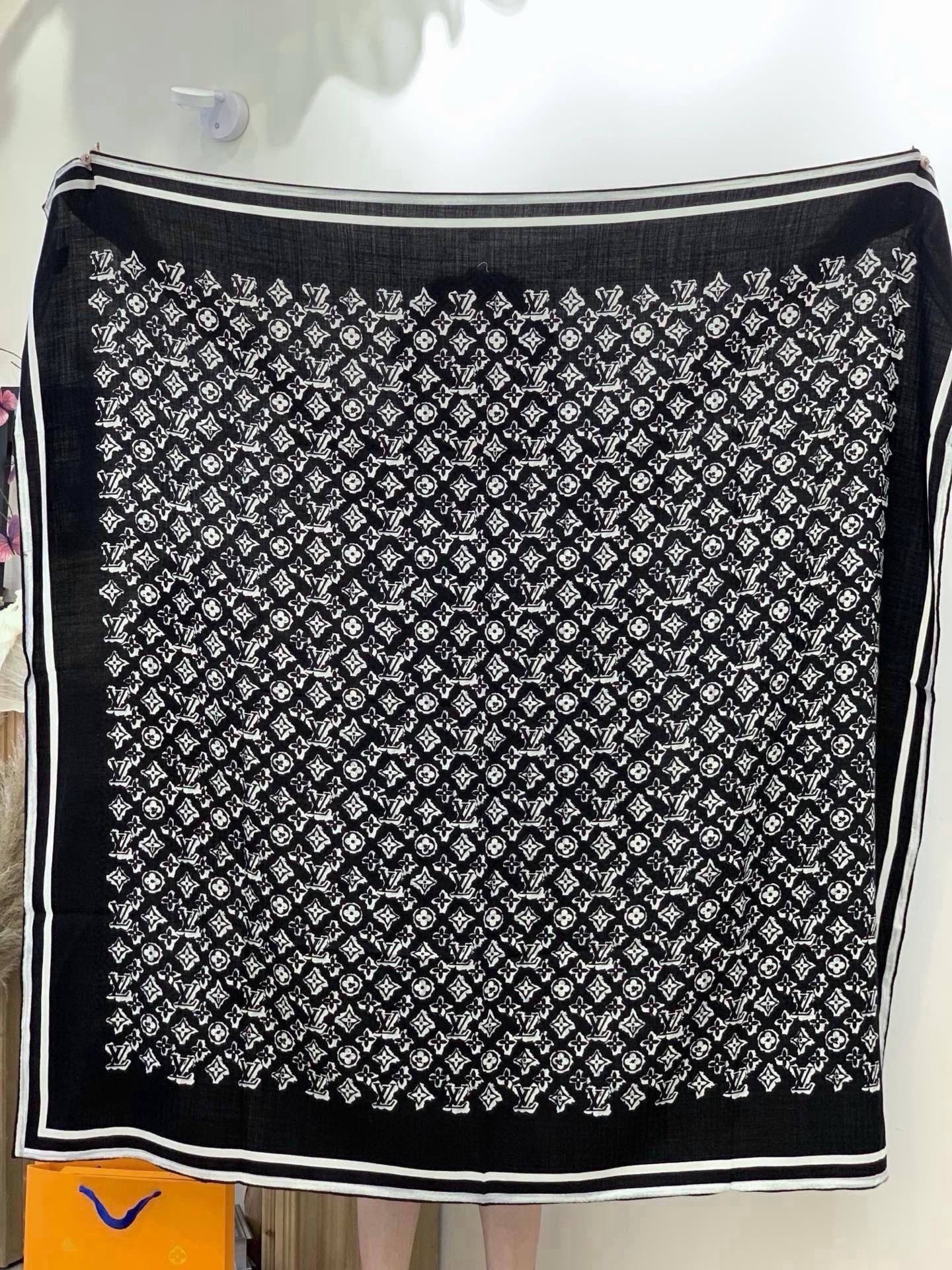 LV 26S SCARF 135 IN CASHMERE AND SILK 320926