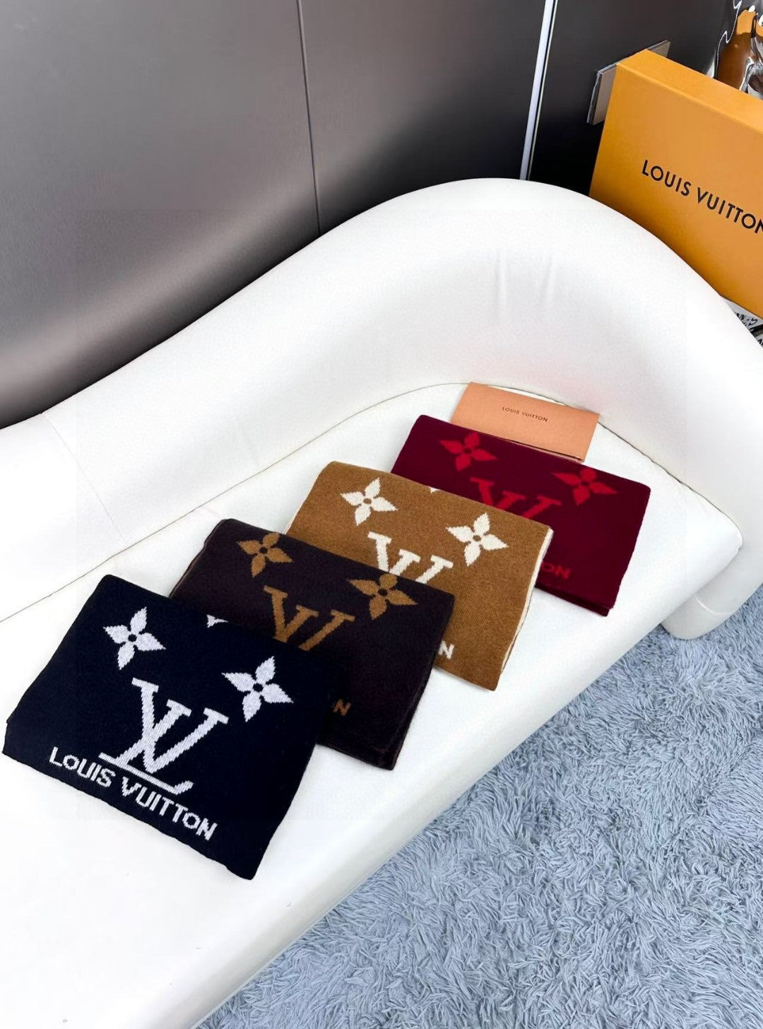 LV SCARF 180 CM IN CASHMERE 700780