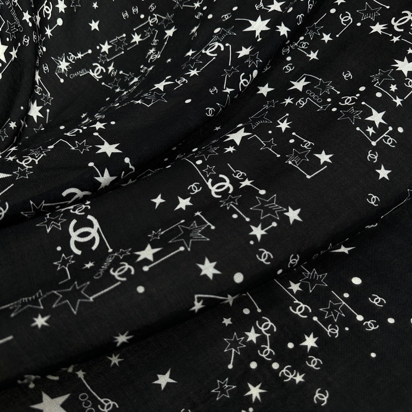 CHANEL 26S SCARF 140 IN SILK 309774
