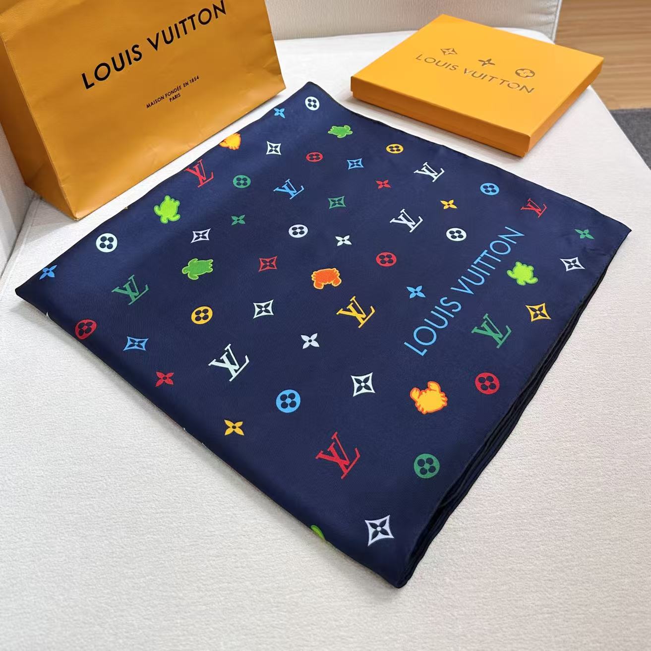LV 26S SCARF 90 IN SILK 315030