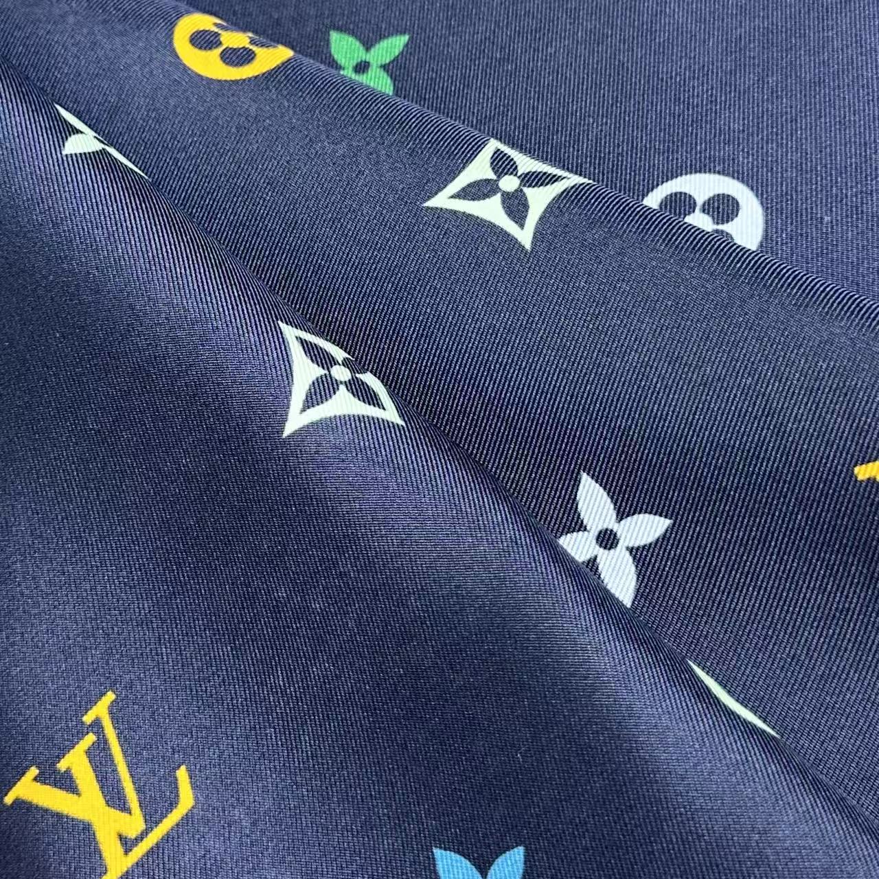 LV 26S SCARF 90 IN SILK 315030