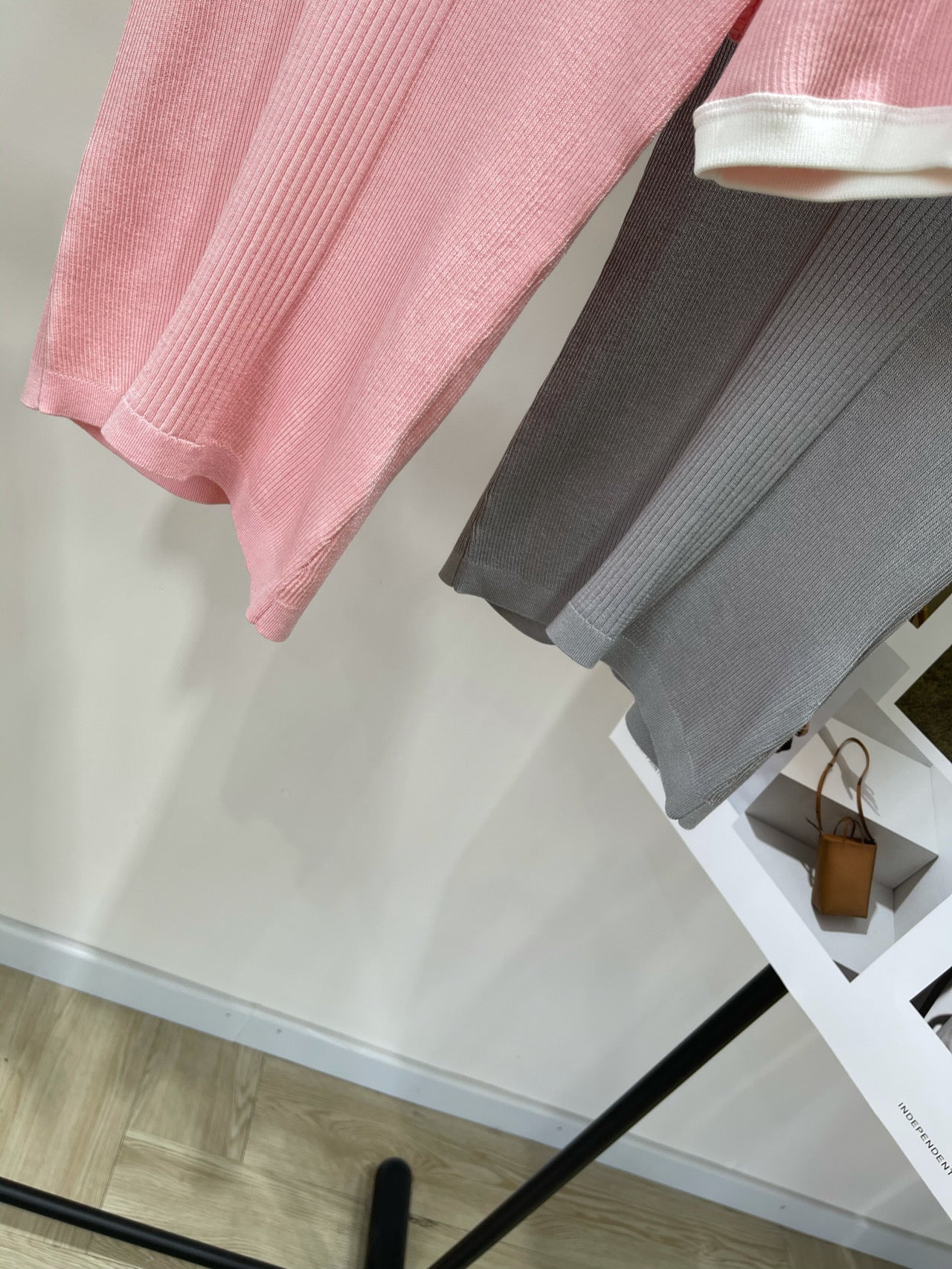 CHANEL SHORT-SLEEVE KNIT SWEATER 259270