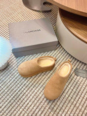 BALENCIAGA 25S AURALEE SLIP-ON 50 MM IN WARM BEIGE BROWN SUEDE