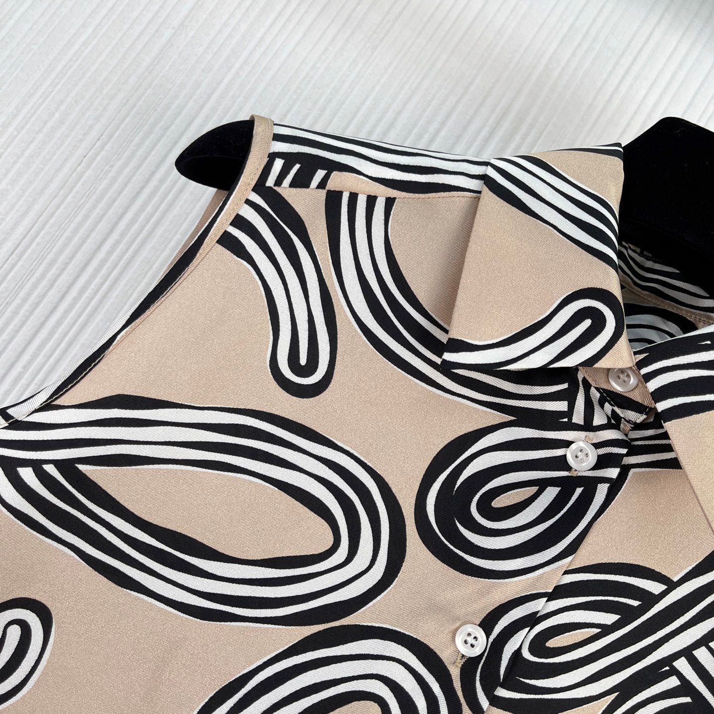 LOEWE 26S SLEEVELESS SHIRT 508
