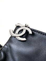 CHANEL 25S HOBO BAG 30 CM IN BLACK SMOOTH CALFSKIN