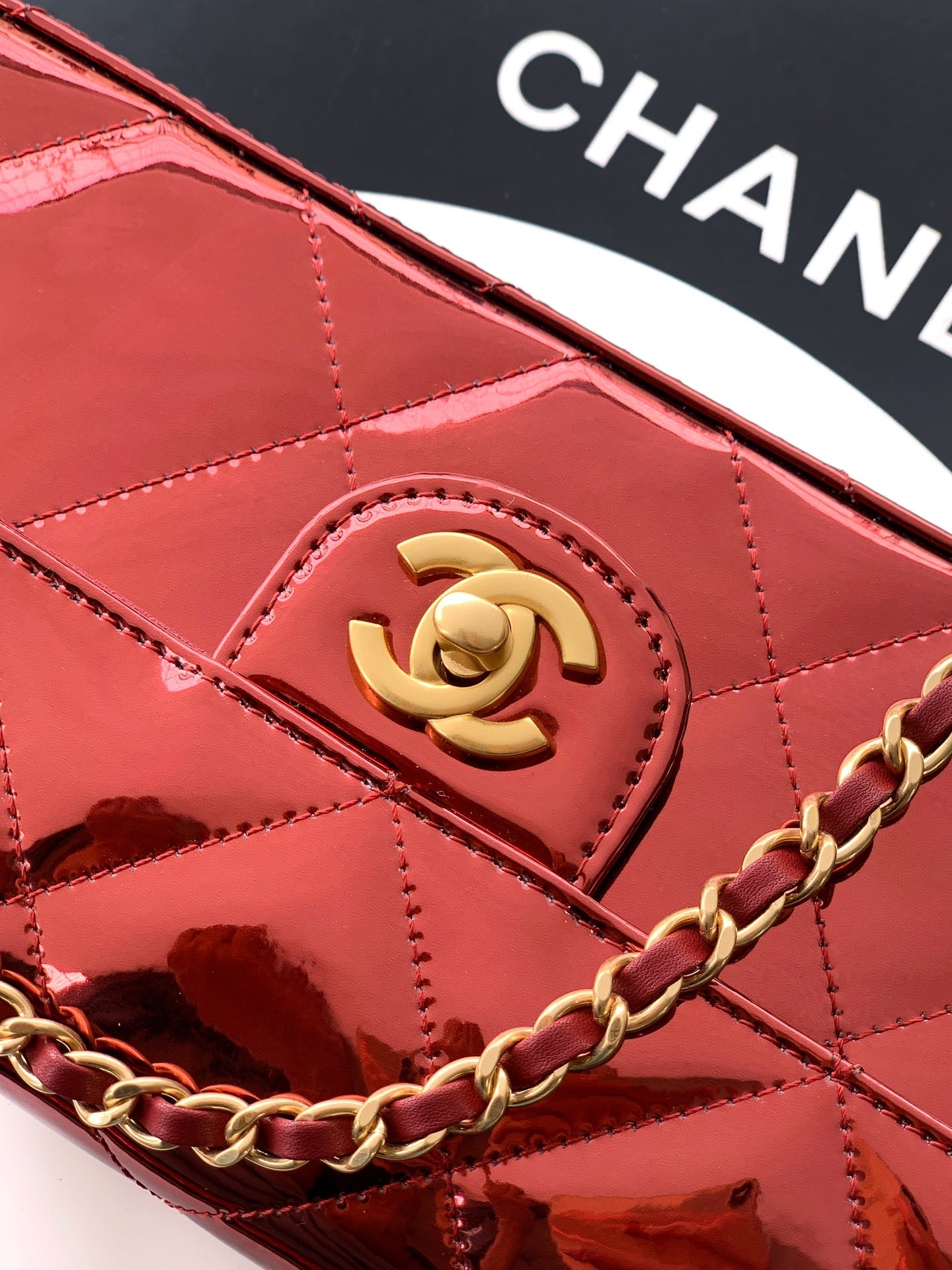 CHANEL 26S TOP HANDLE BAG 29 IN METALLIC RED QUILTED PATENT LEATHER
