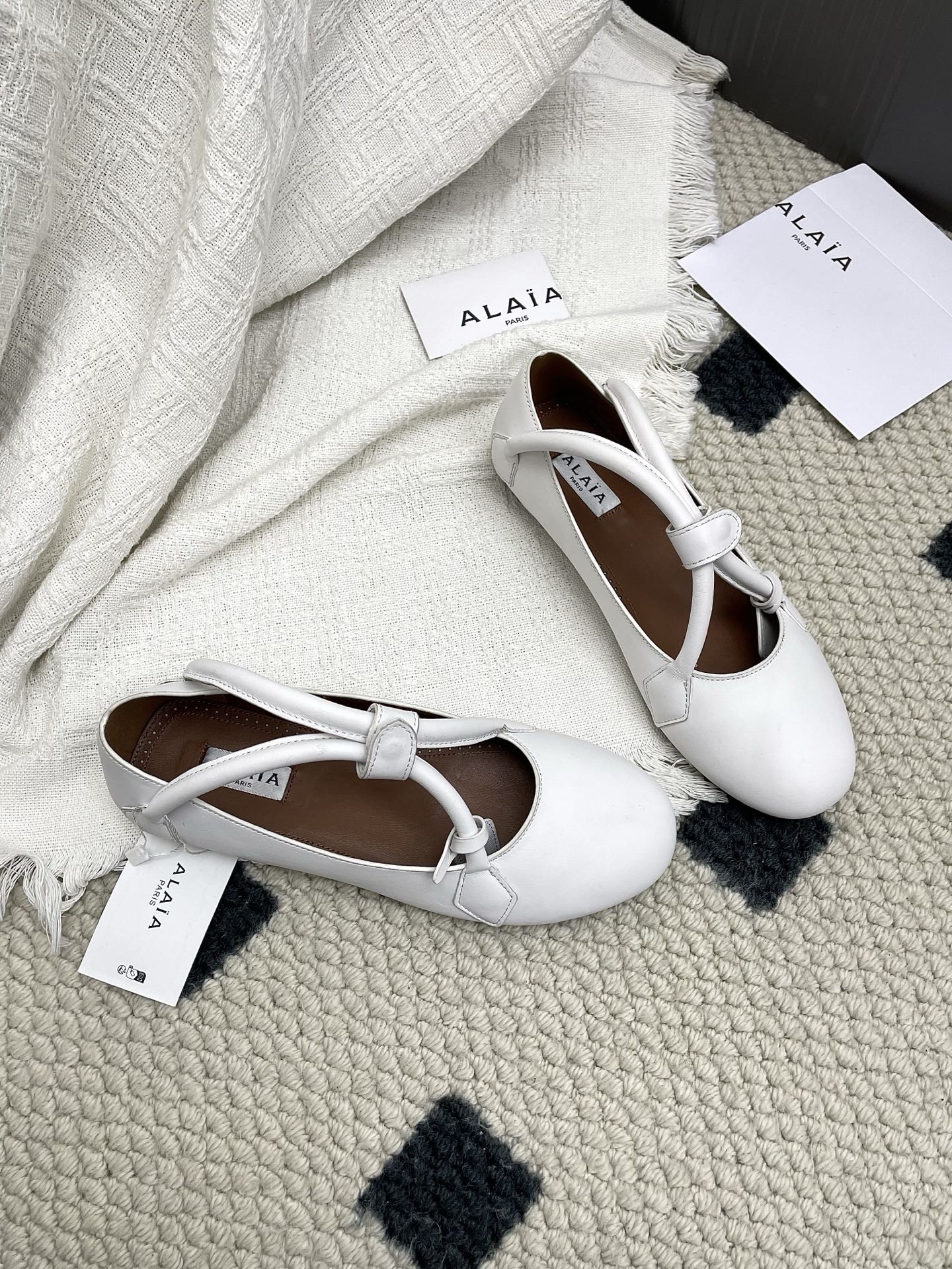 ALAIA 26S BALLET TECKEL IN WHITE CALFSKIN