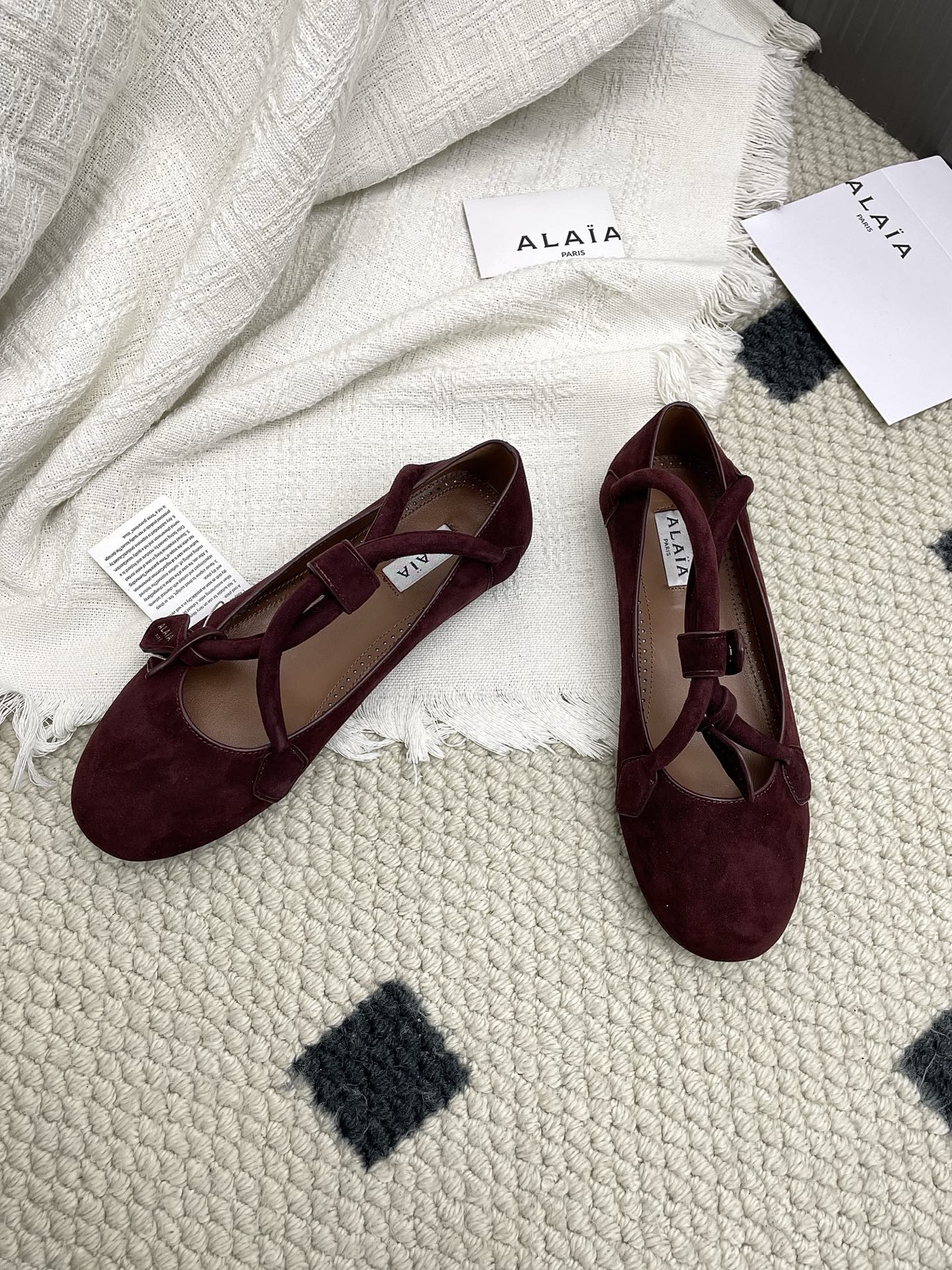ALAIA 26S BALLET TECKEL IN DARK RED SUEDE