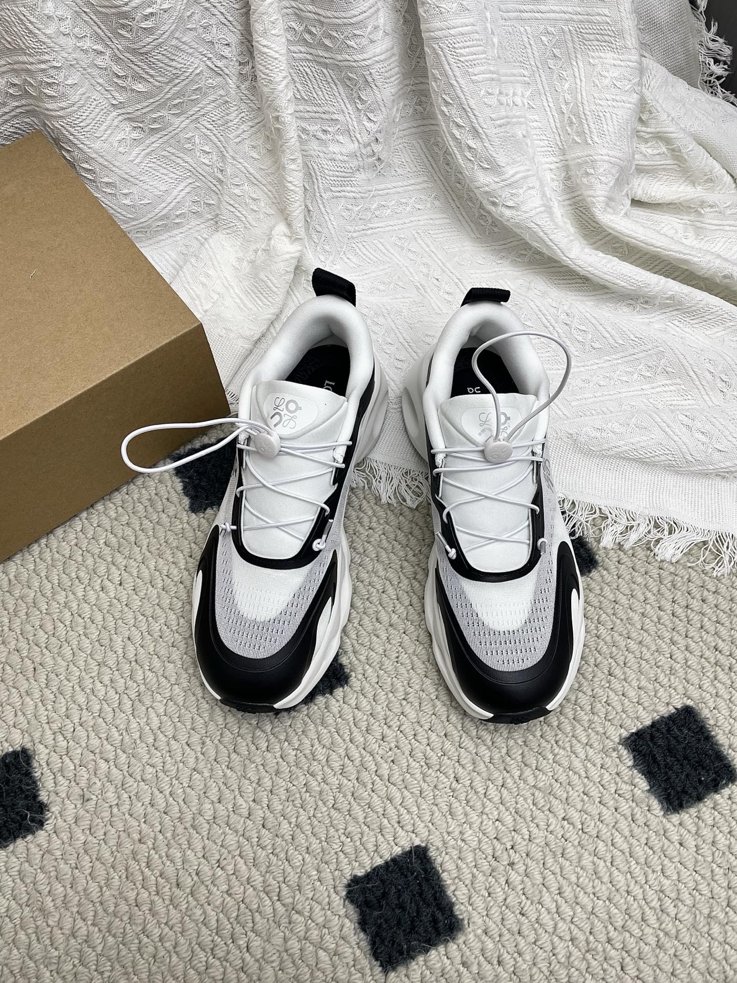 LOEWE 26S CLOUDSOLO SNEAKERS IN WHITE AND BLACK AND GRAY RECYCLED POLYESTER