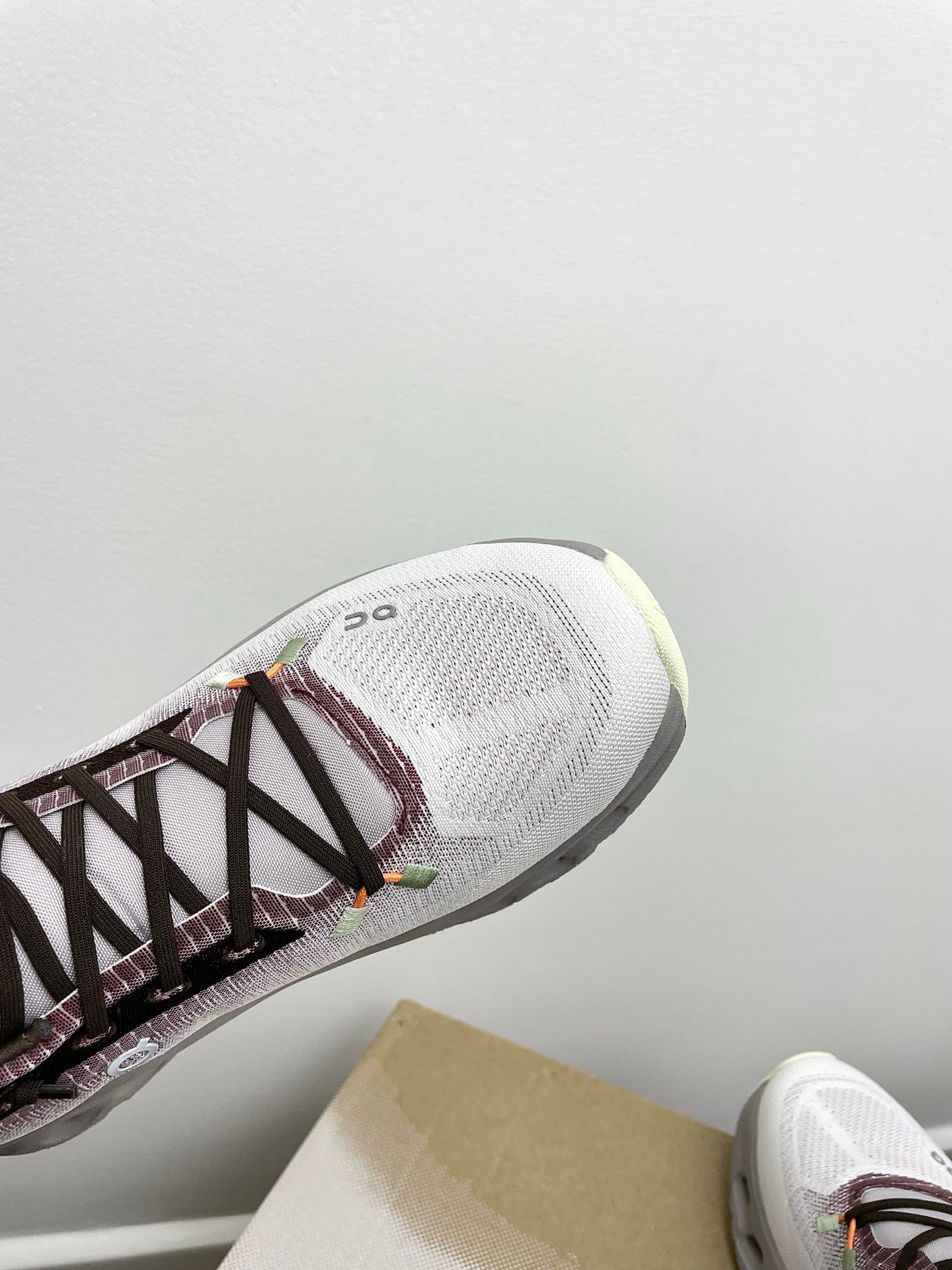 LOEWE 26S CLOUDTILT SNEAKER IN DARK BROWN IVORY RECYCLED POLYESTER