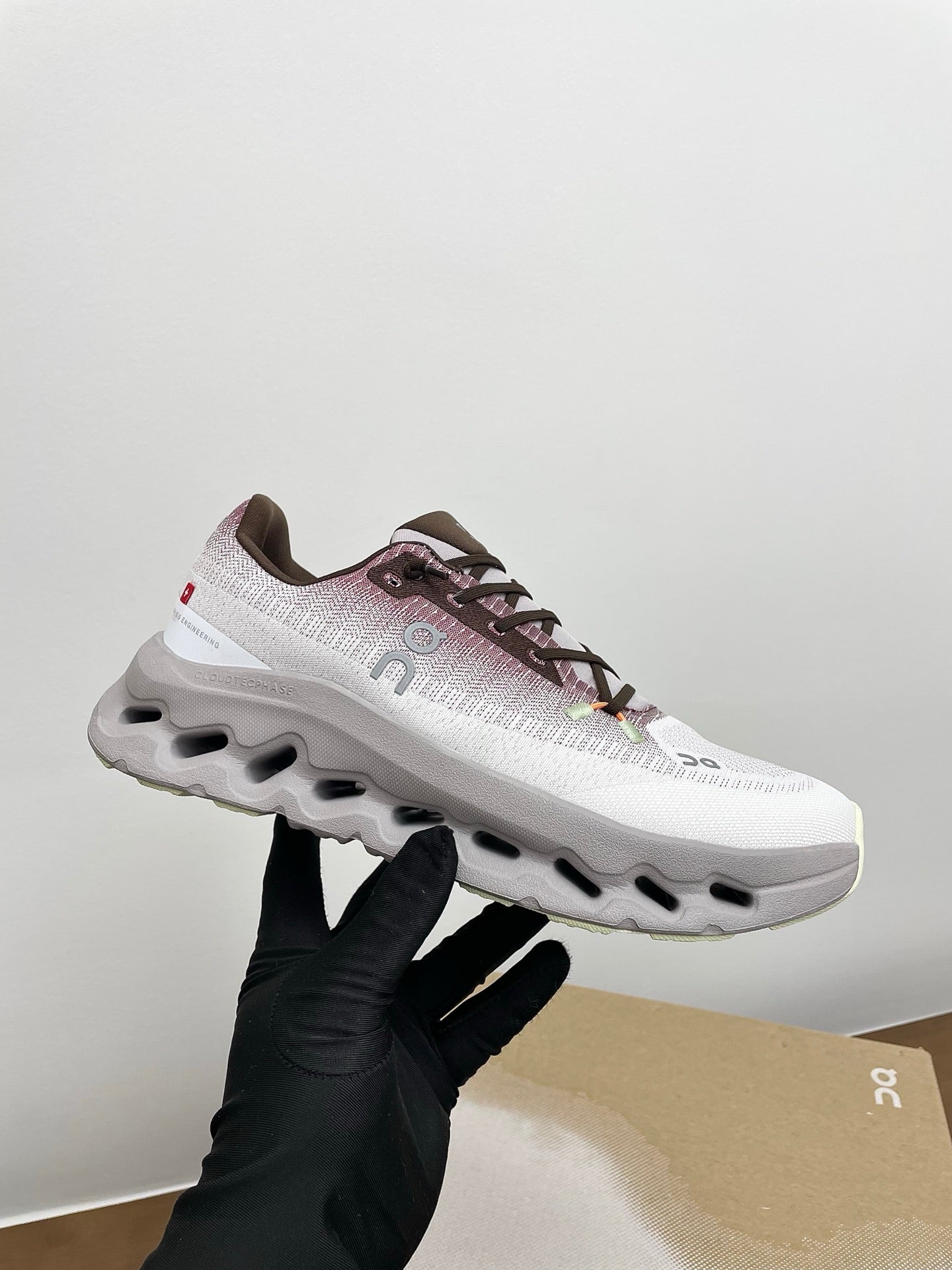 LOEWE 26S CLOUDTILT SNEAKER IN DARK BROWN IVORY RECYCLED POLYESTER