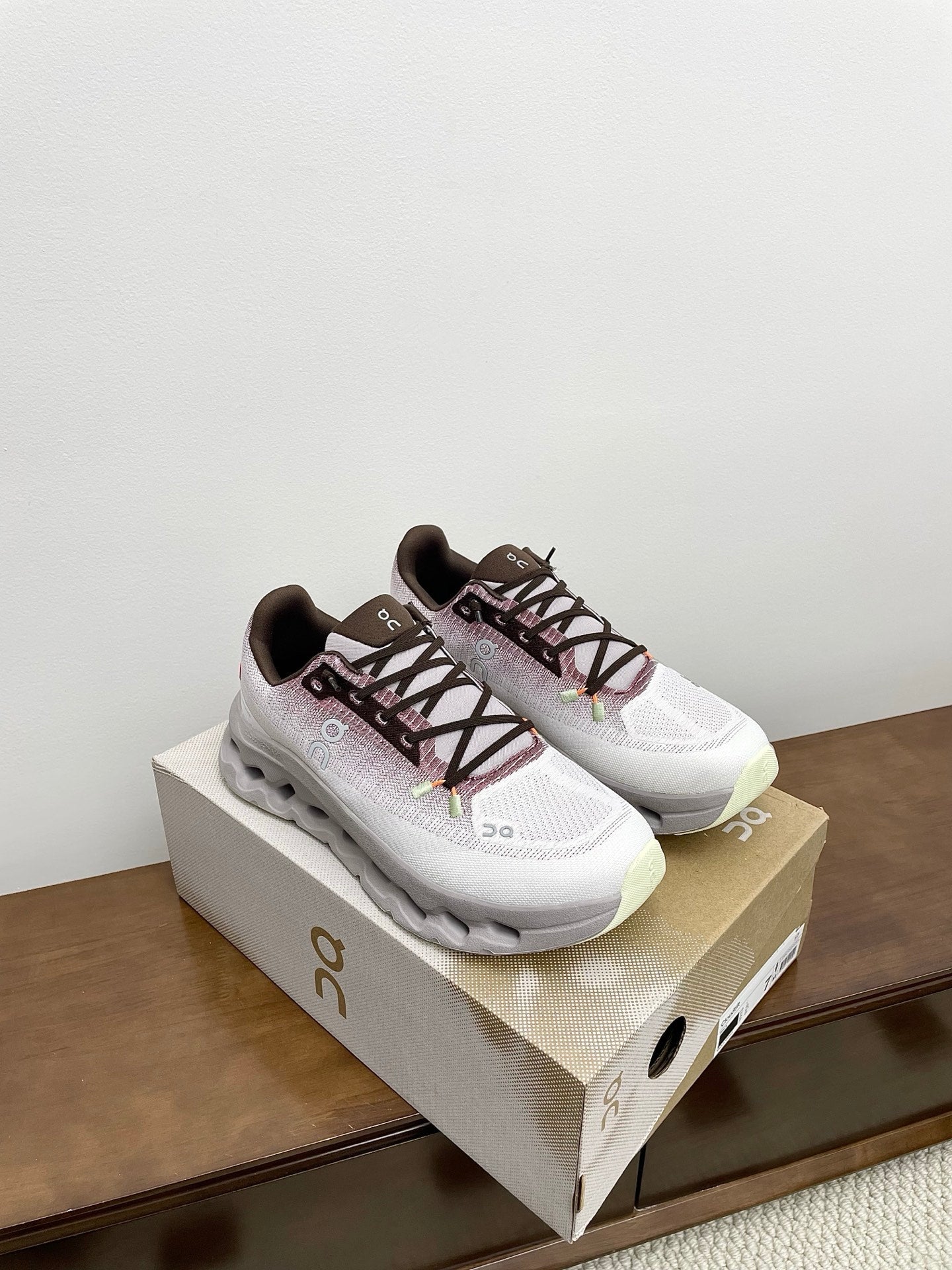 LOEWE 26S CLOUDTILT SNEAKER IN DARK BROWN IVORY RECYCLED POLYESTER
