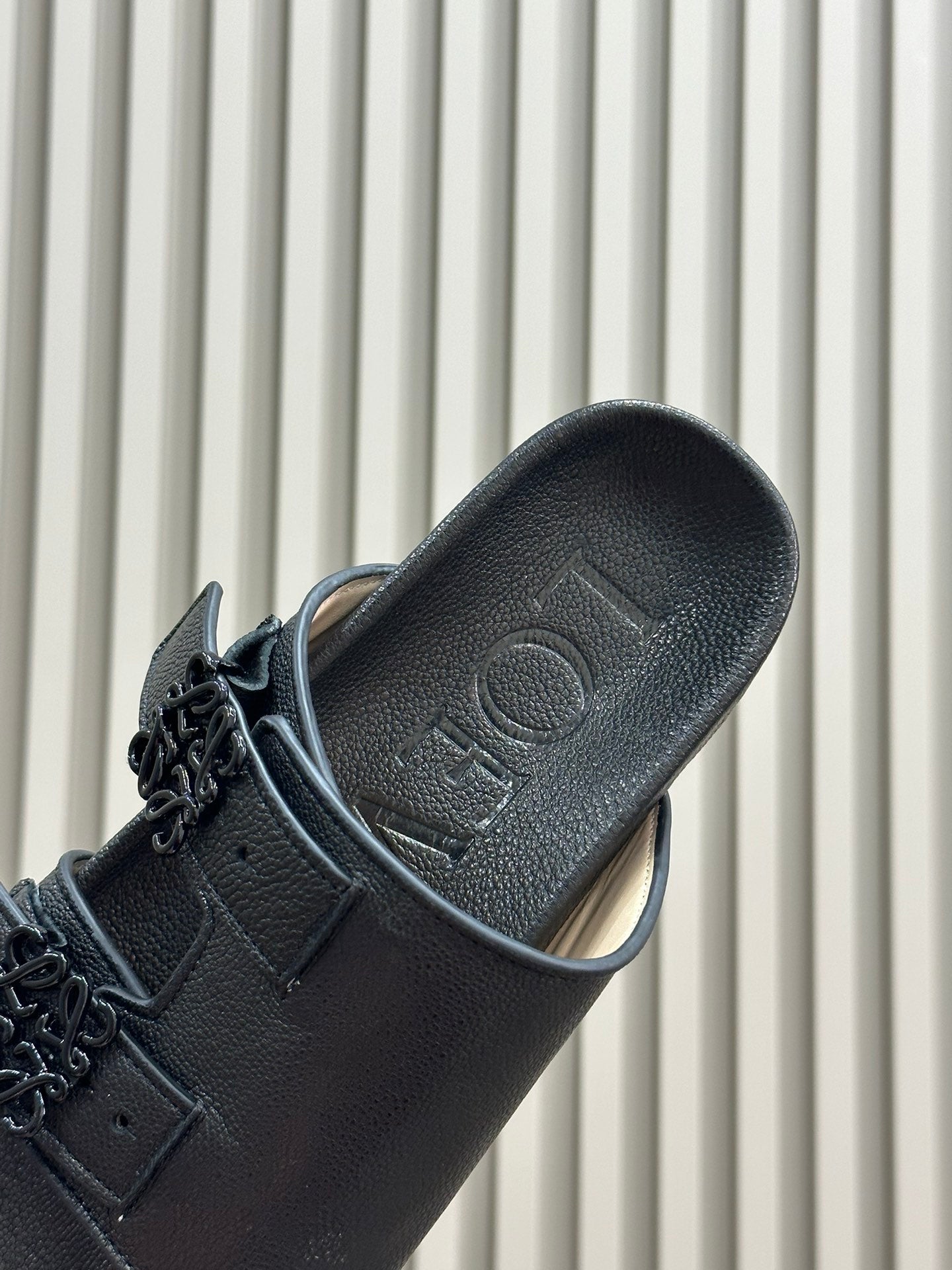 LOEWE 26S EASE SLIDE IN BLACK CALFSKIN
