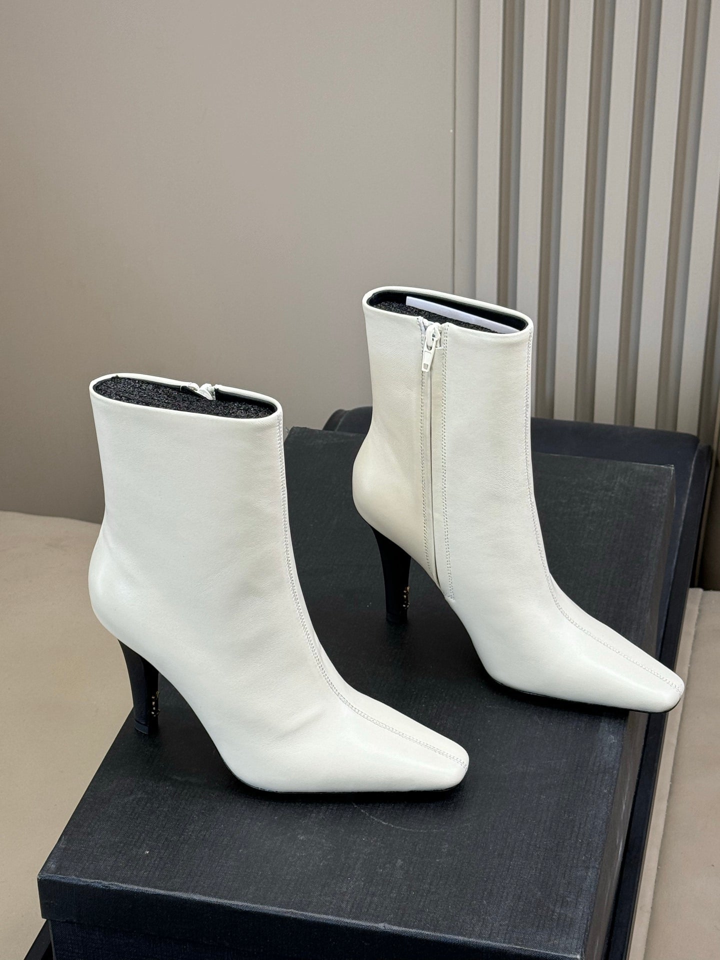 YSL 26S HEELED BOOTS IN WHITE CALFSKIN