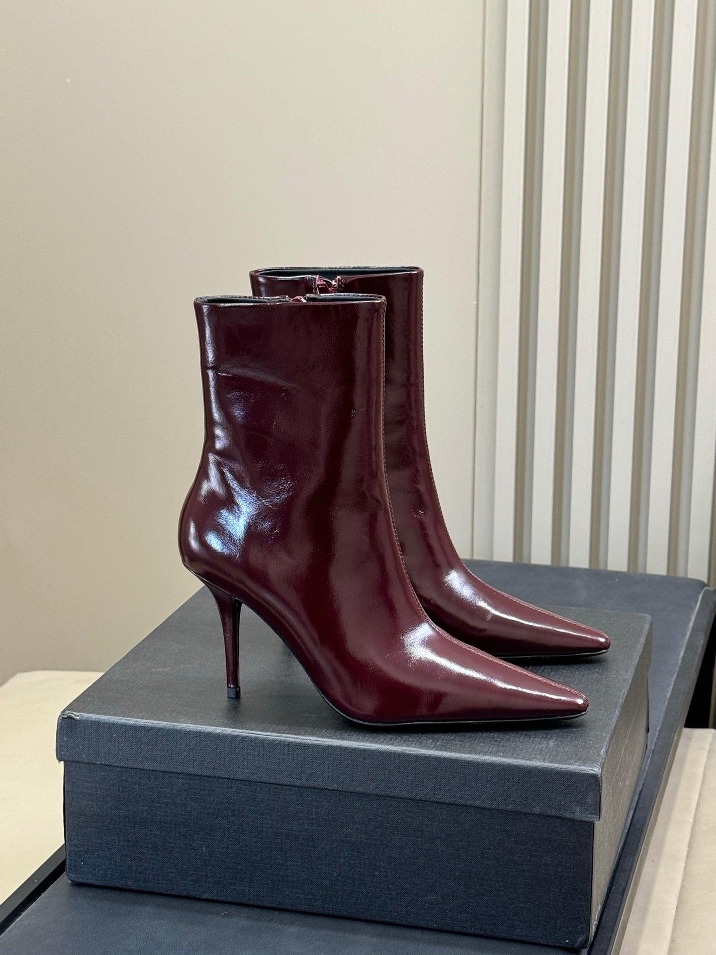 YSL 26S ZIPPERED HEELED BOOTS IN DARK RED SHINY CALFSKIN