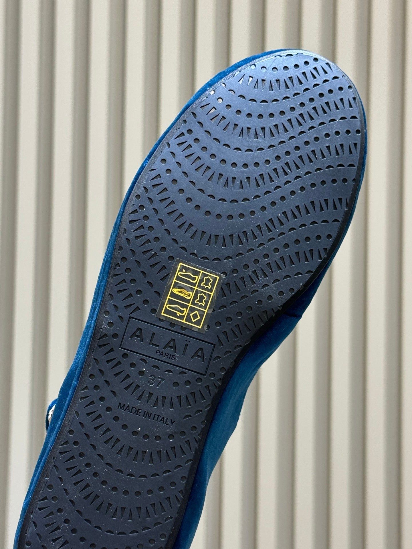 ALAIA 26S MARY JANE BALLET FLATS IN DARK BLUE VELVET