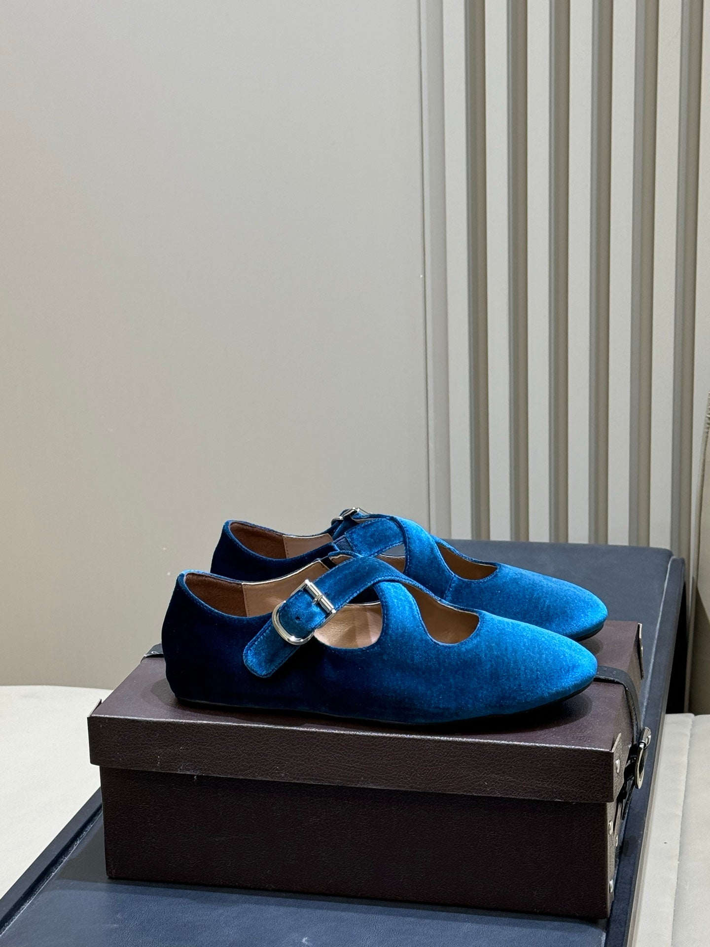 ALAIA 26S MARY JANE BALLET FLATS IN DARK BLUE VELVET