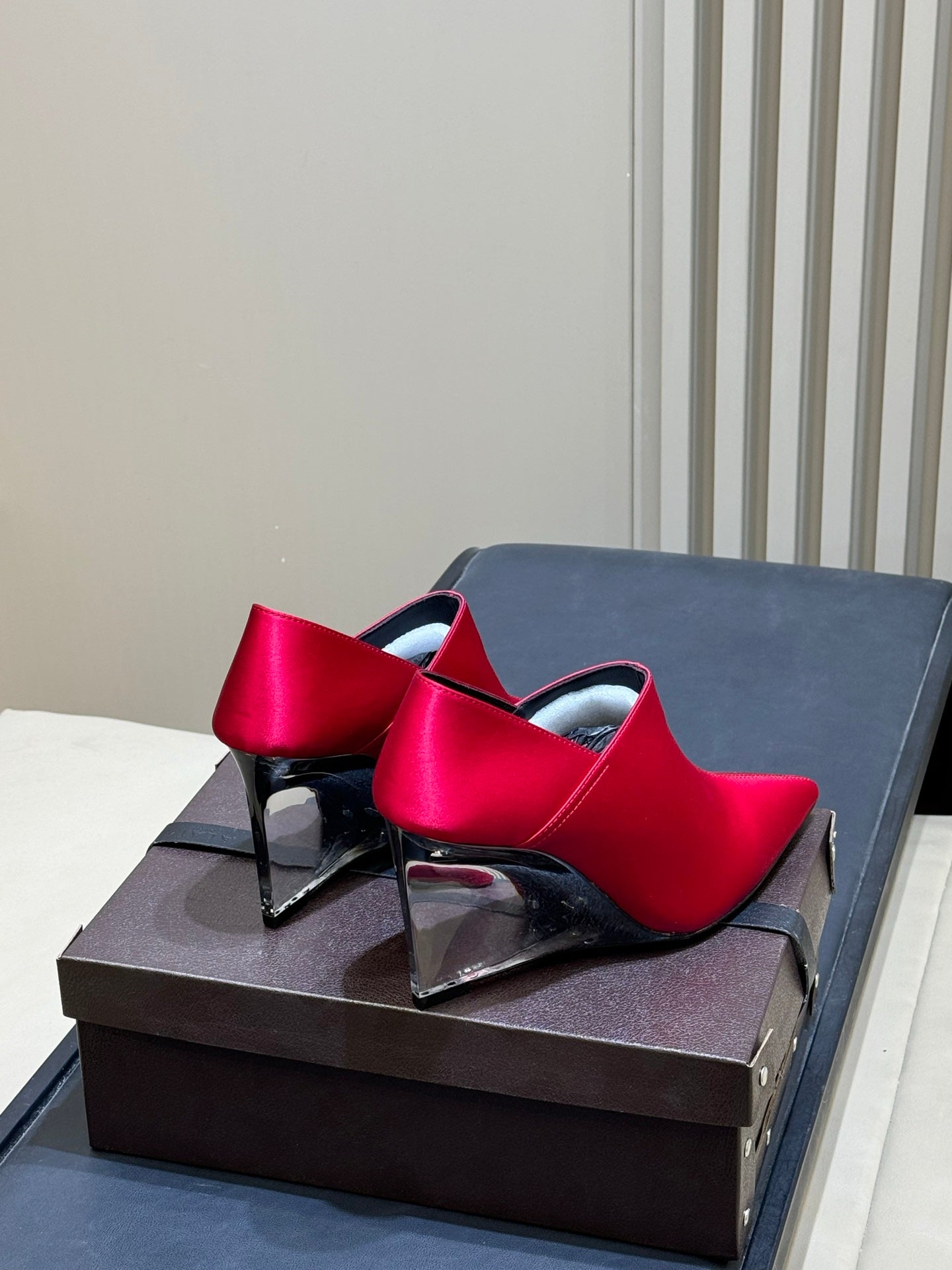 ALAIA 26S TRANSPARENT HIGH HEELS IN RED SATIN