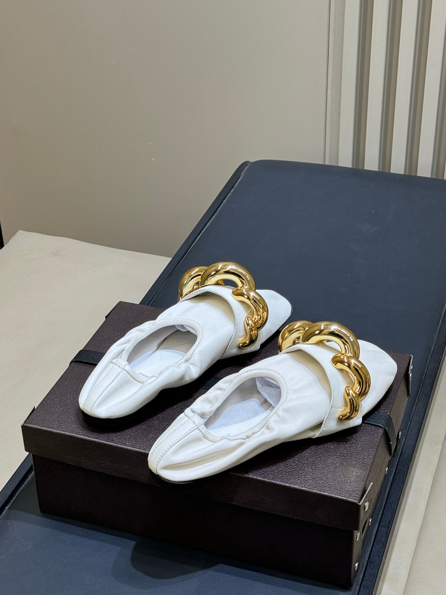 ALAIA 26S KNIT BALLET FLATS IN CREAM WHITE LAMBSKIN WITH GOLD HARDWARE