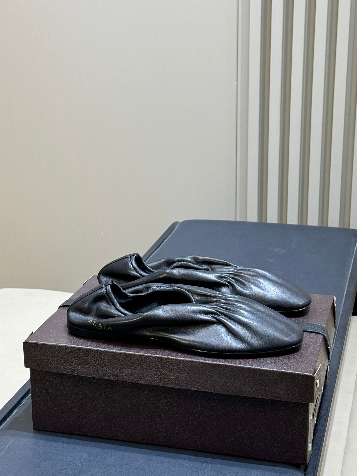 ALAIA 26S KNIT BALLET FLATS IN BLACK LAMBSKIN