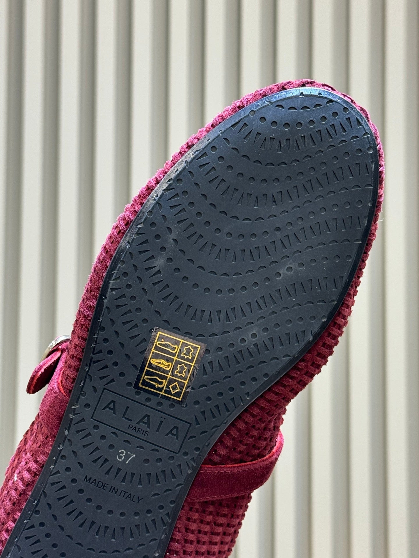 ALAIA 26S KNIT BALLET FLATS IN DARK RED SUEDE