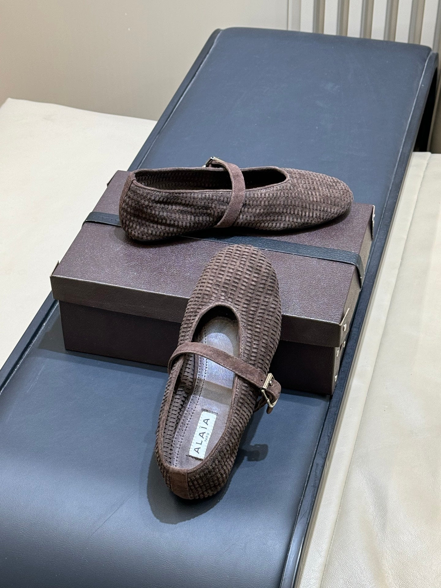 ALAIA 26S KNIT BALLET FLATS IN DARK BROWN SUEDE