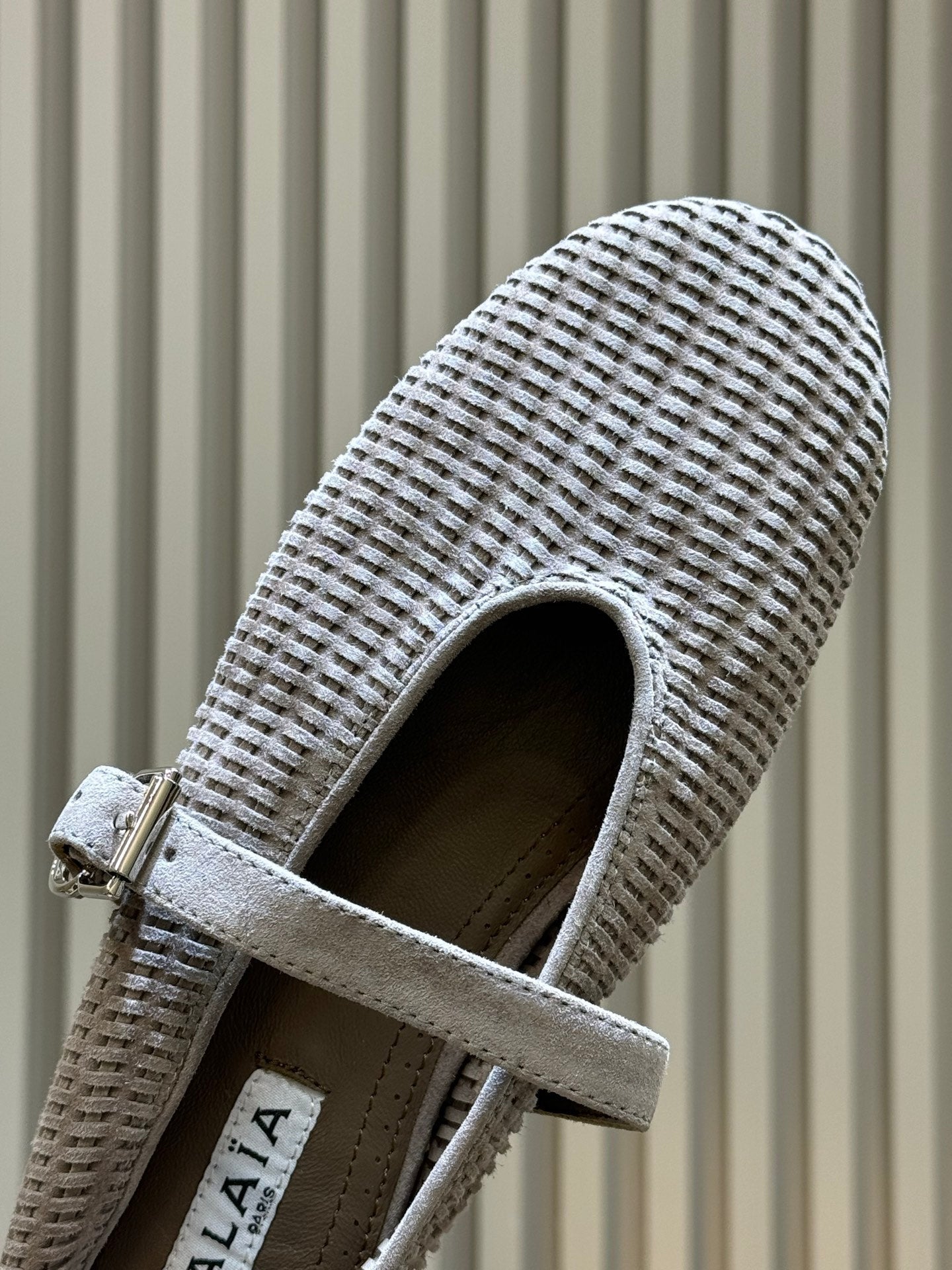 ALAIA 26S KNIT BALLET FLATS IN BEIGE SUEDE