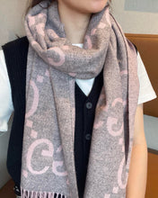 GG JACQUARD PATTERN KNIT SCARF 195 CM WITH TASSELS HARBOR GRAY MIX LIGHT PINK 403748