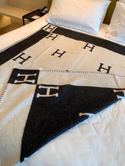 TIGRE BAYADERE BLANAVALON III THROW BLANKET IN BLACK CASHMERE 407142