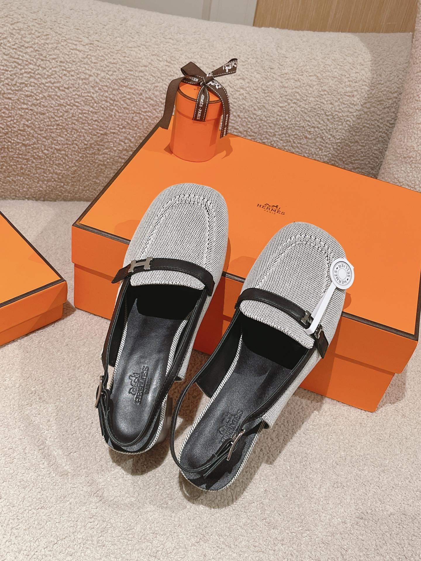 INFINIE 50 PUMP BLACK AND WHITE LAMBSKIN