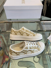 WALK'N PLATFORM SNEAKER IN BEIGE-GOLD TONE EMBROIDERED FABRIC