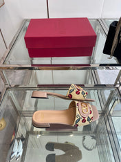 VLTN HIGH HEEL 25S 30 MM IN BEIGE FABRIC AND MUTED PINK LAMBSKIN WITH EMBROIDERED CHERRY MOTIF