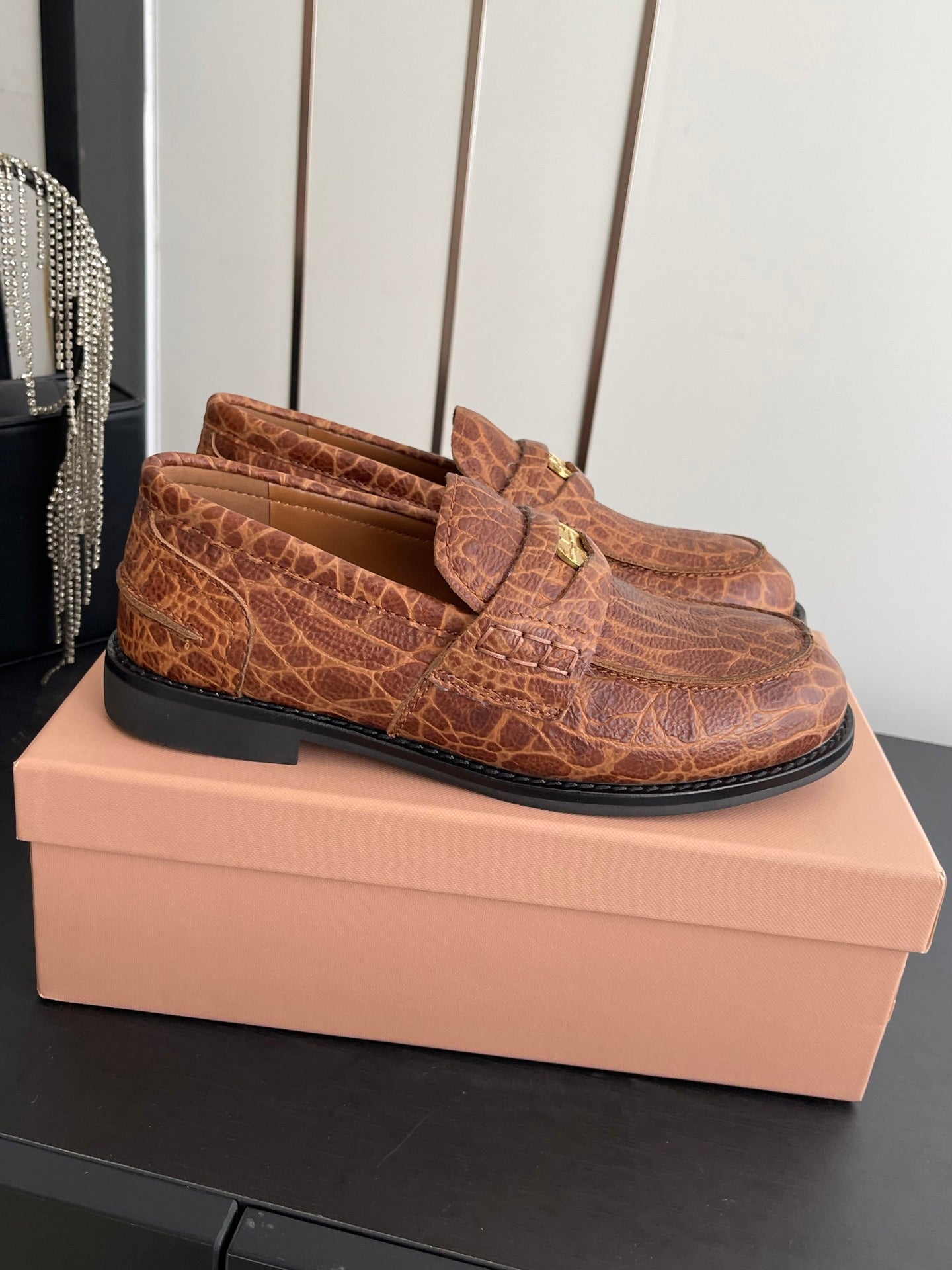 MIUMIU 26S PENNY LOAFERS IN BROWN COGNAC CALFSKIN CROCODILE EMBOSSING