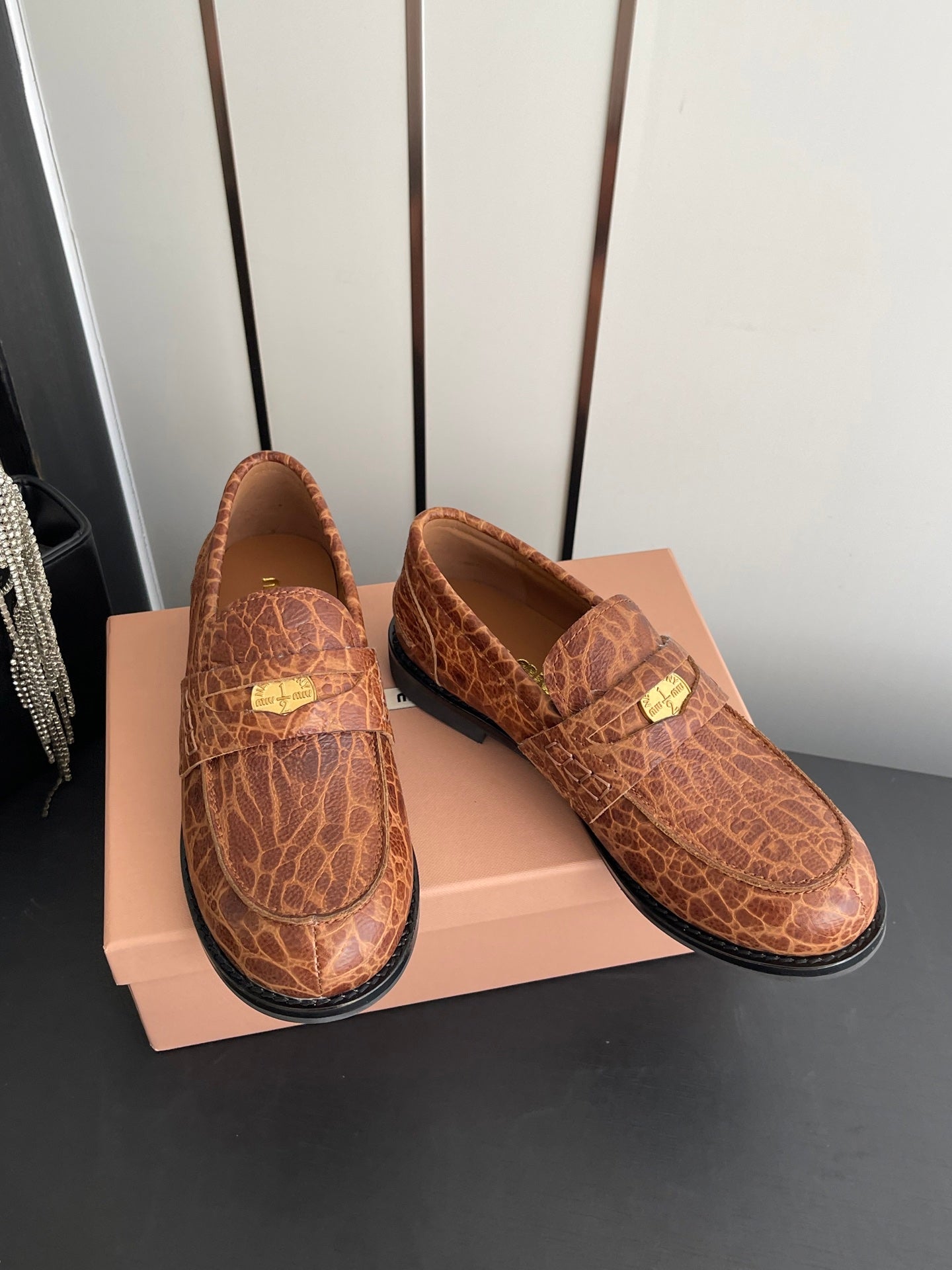 MIUMIU 26S PENNY LOAFERS IN BROWN COGNAC CALFSKIN CROCODILE EMBOSSING