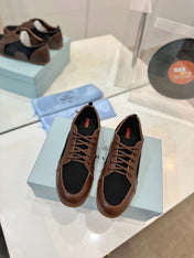 SNEAKERS IN BROWN LAMBSKIN AND BLACK CANVAS