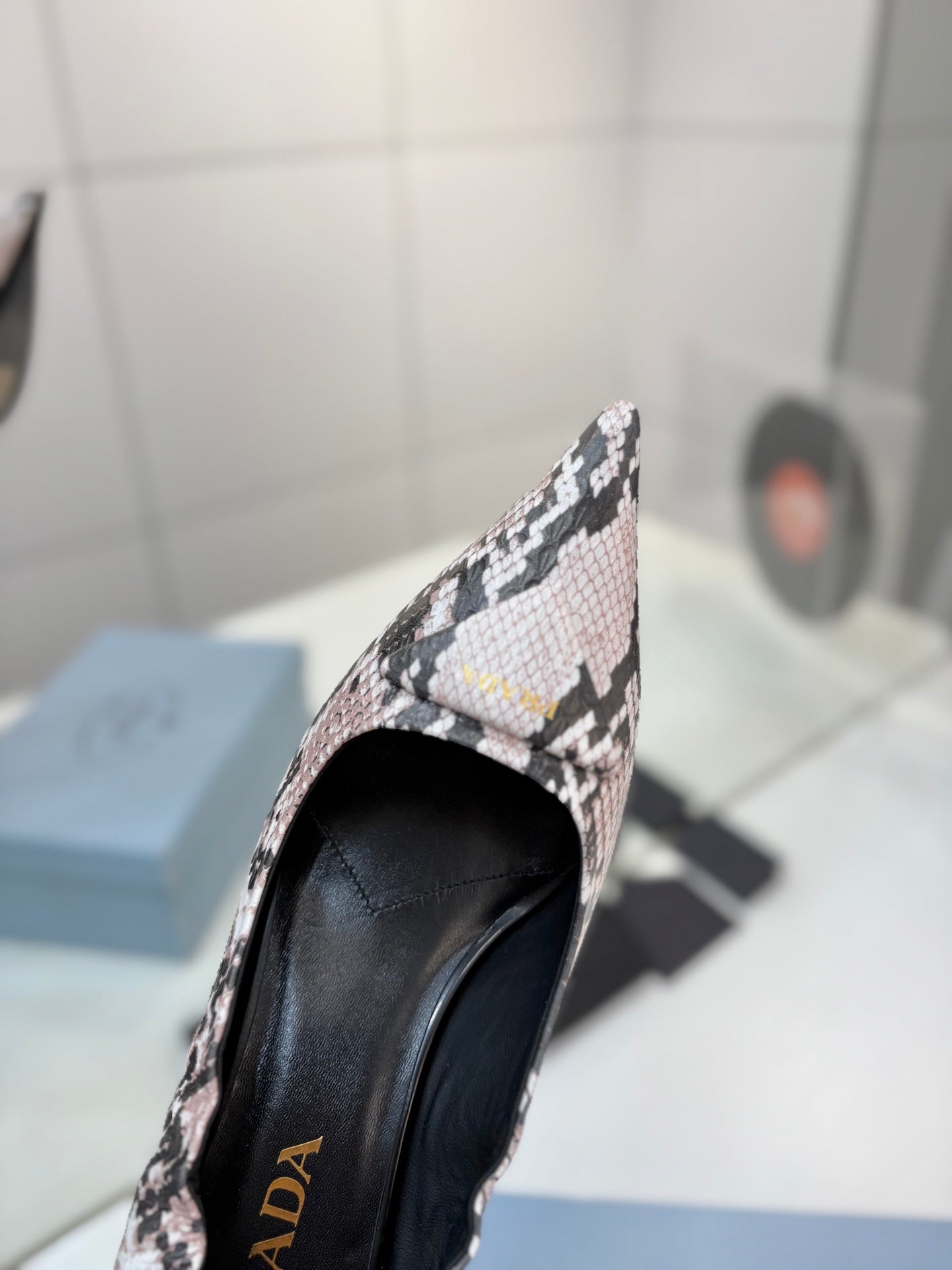 PRADA 26S PUMPS 55MM IN PINK SNAKE PRINT CALFSKIN WITH LOGO