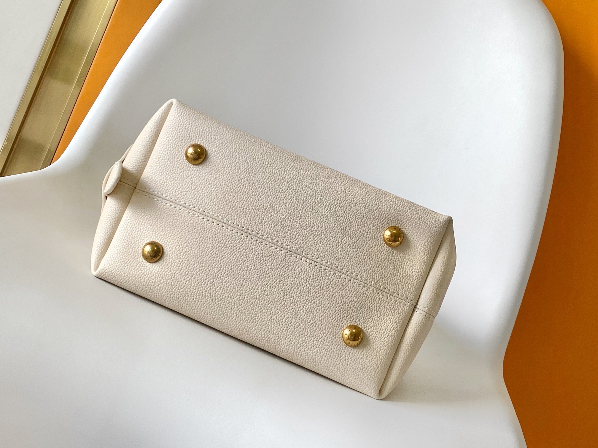 LV 25S LOW KEY HOBO BAG 35 CM IN CREAM WHITE CALFSKIN