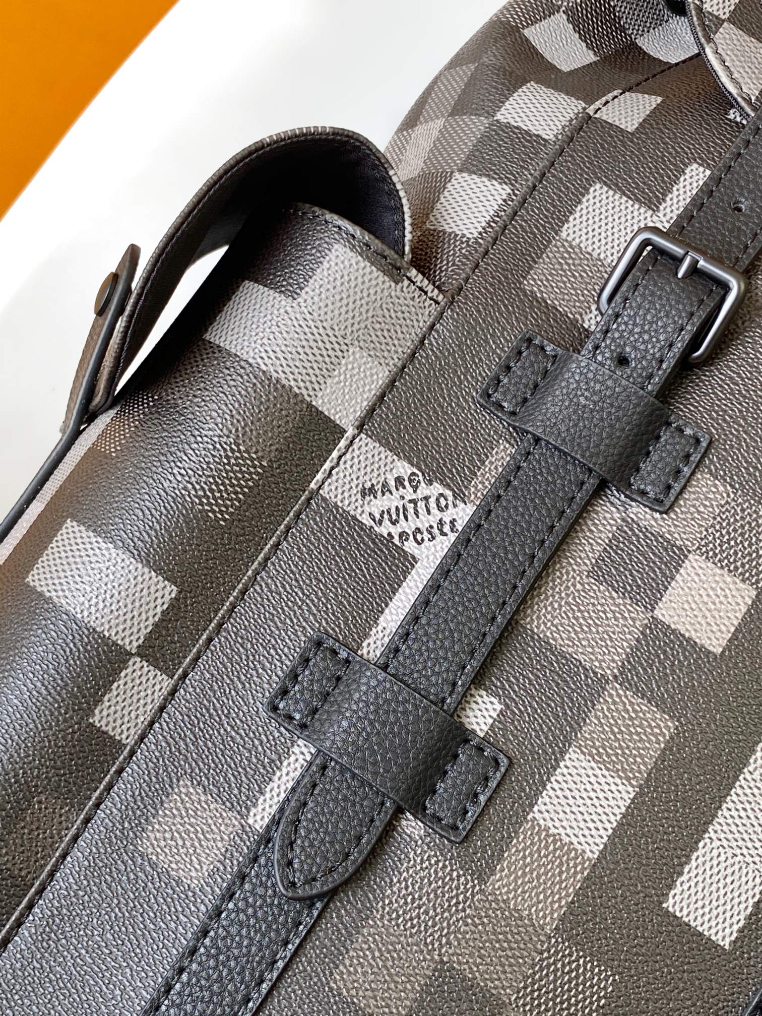LV 25S CHRISTOPHER BACKPACK 47 IN DAMOFLAGE BLACK CALFSKIN