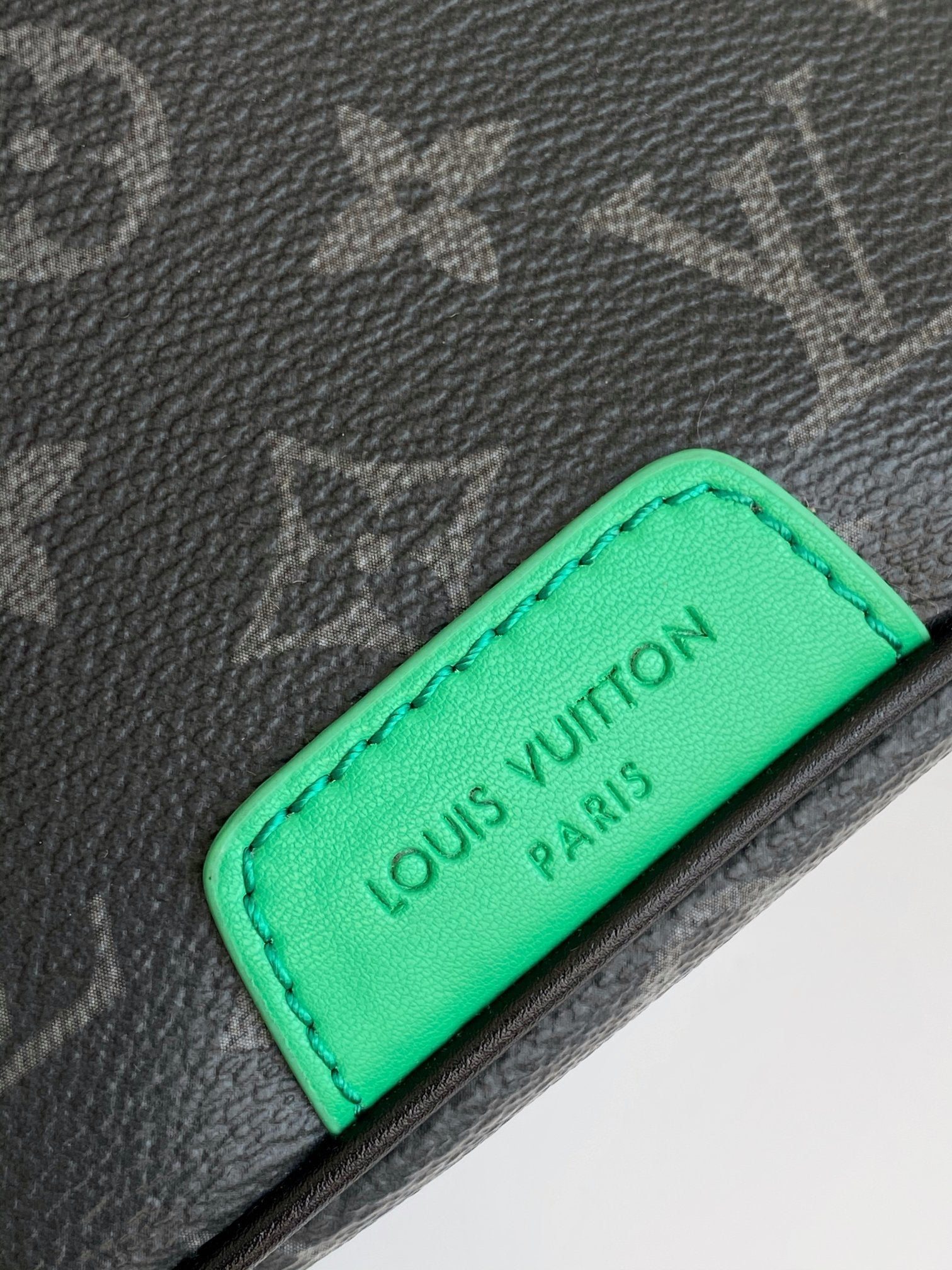 LV 25S DISCOVERY BUMBAG 44 IN BLACK NEON JADE MONOGRAM ECLIPSE CANVAS AND CALFSKIN