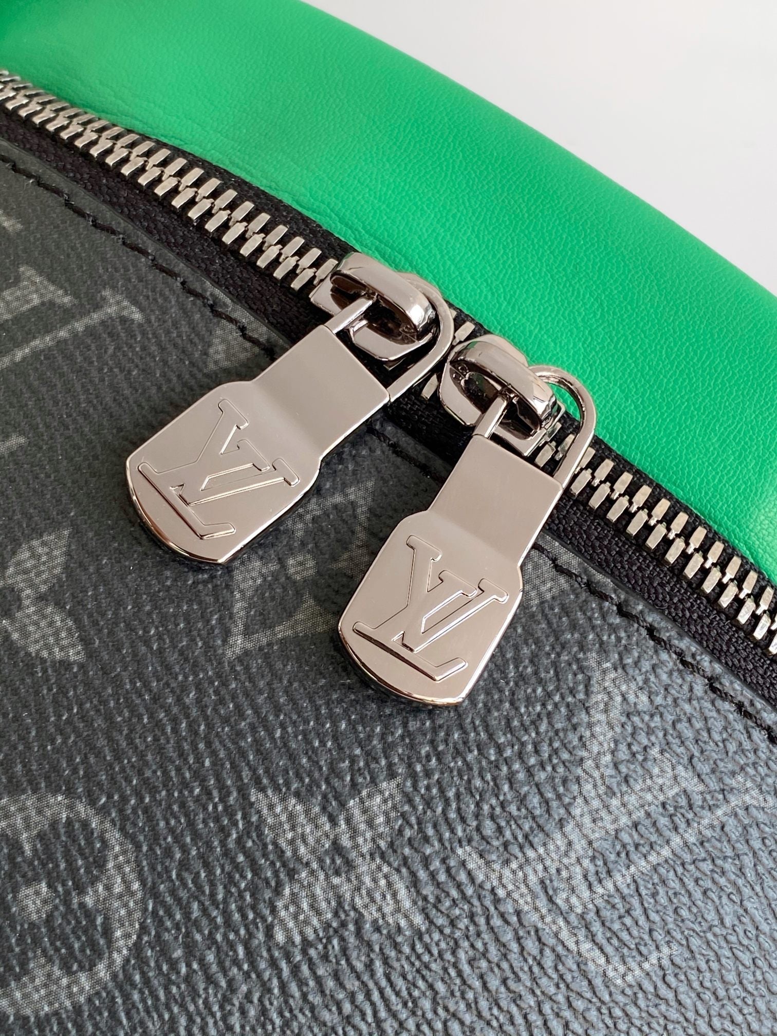 LV 25S DISCOVERY BUMBAG 44 IN BLACK NEON JADE MONOGRAM ECLIPSE CANVAS AND CALFSKIN