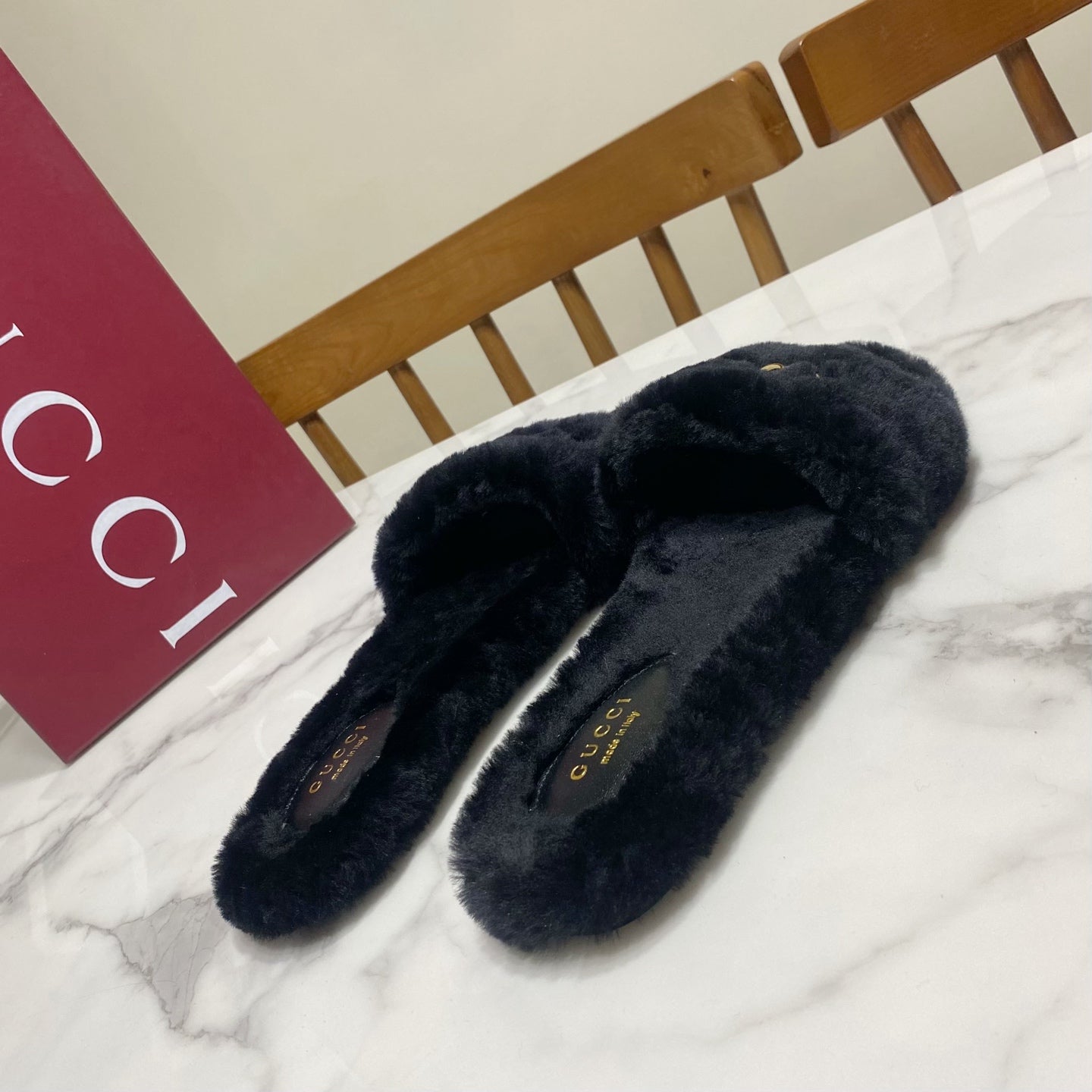 GUCCI 26S HORSEBIT MULES IN BLACK SHEARLING